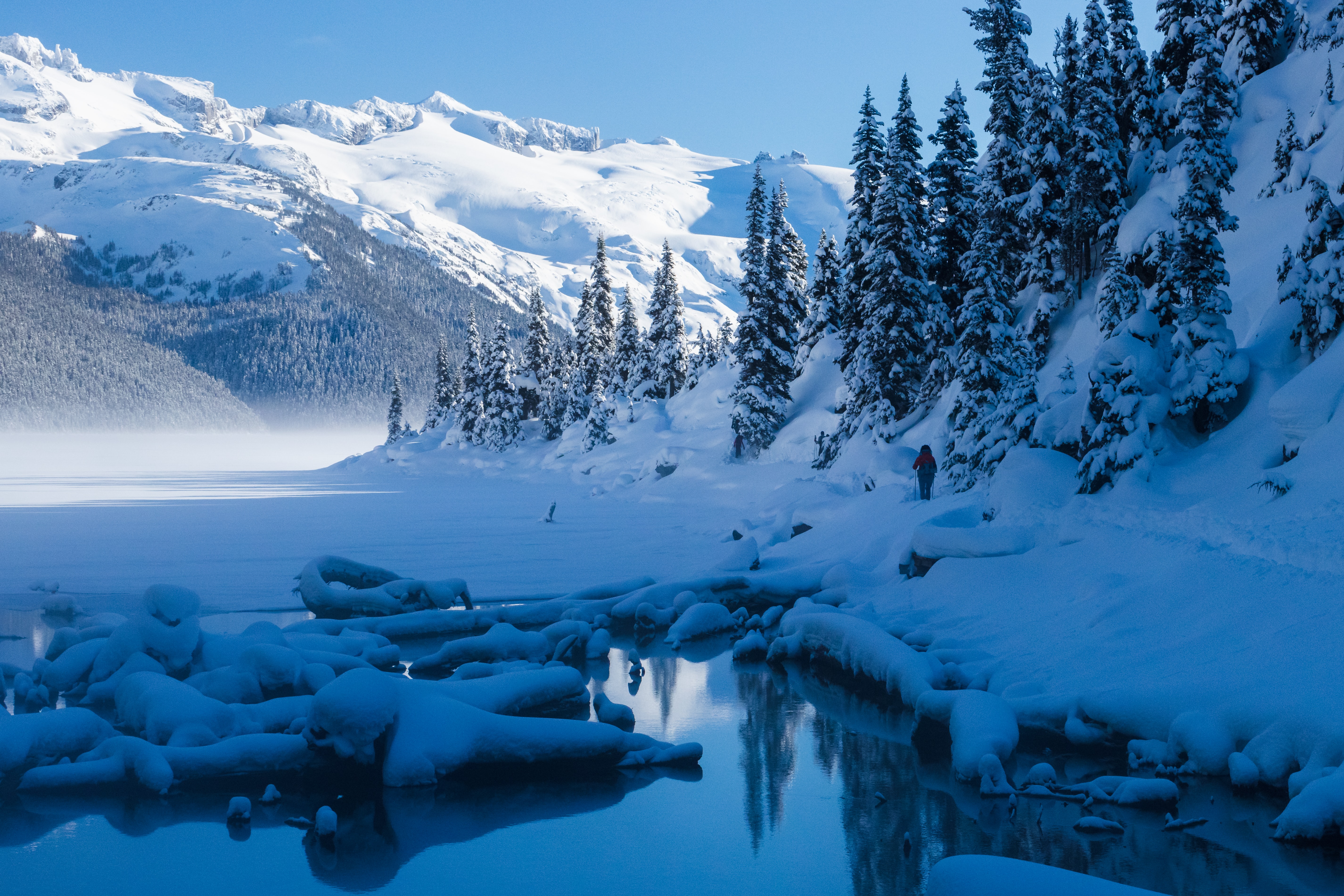 Скачать обои бесплатно Природа, Снег, Озеро, Зима, Деревья, Горы, Пейзаж картинка на рабочий стол ПК