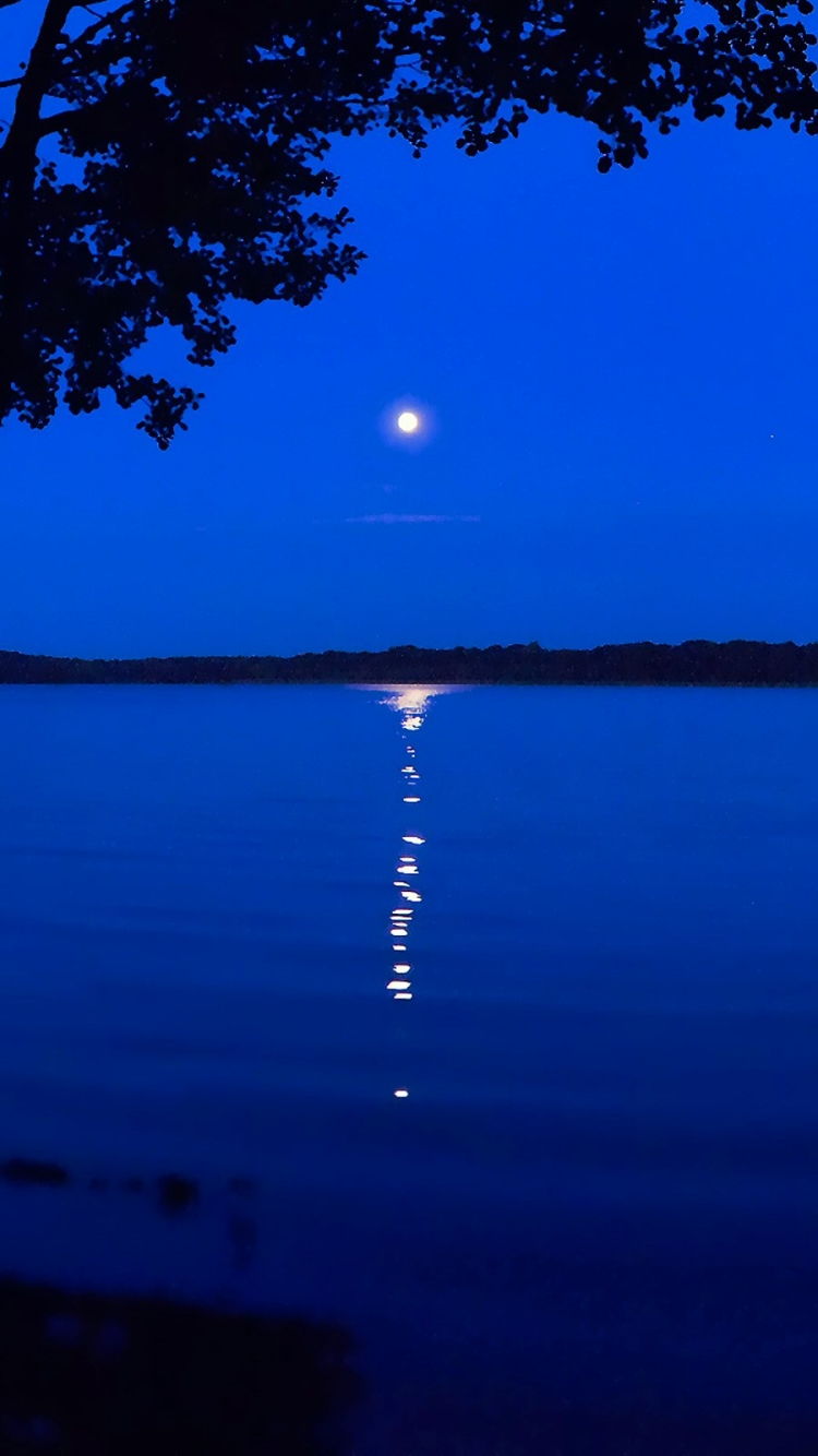Download mobile wallpaper Water, Moon, Lakes, Lake, Reflection, Earth for free.