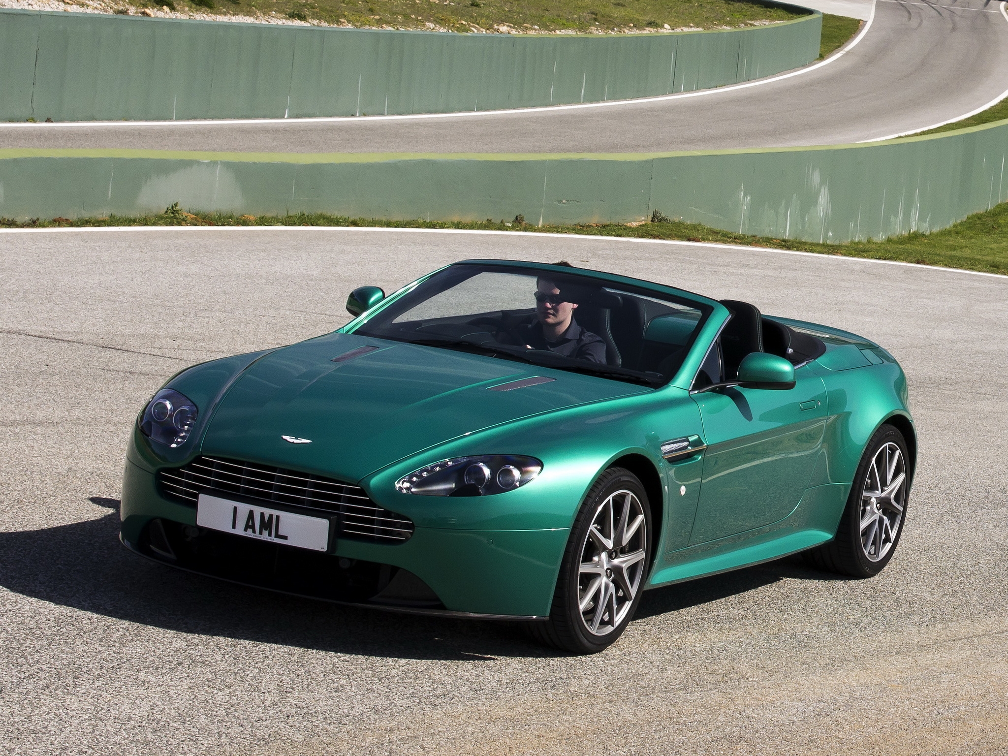 1920 x 1080 picture aston martin, cars, green, asphalt, front view, style, 2011, v8, vantage