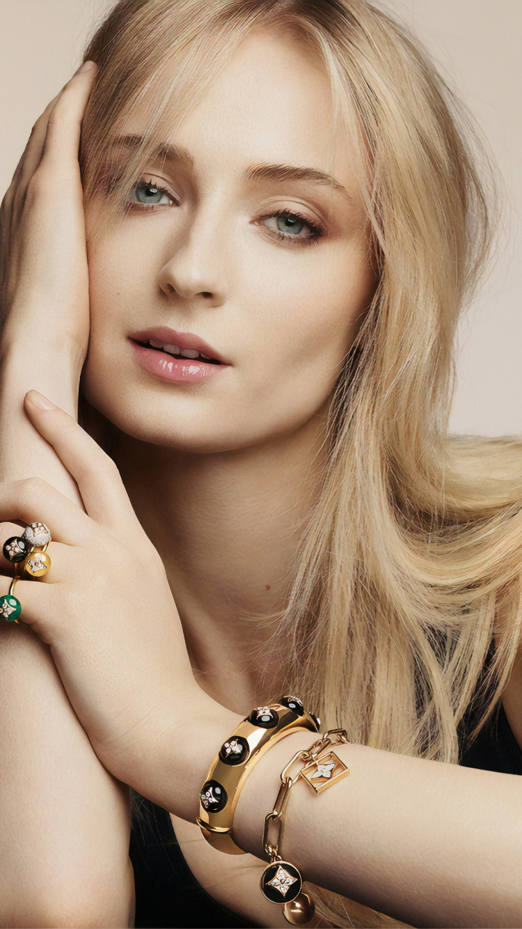 Download mobile wallpaper Blonde, English, Face, Blue Eyes, Celebrity, Actress, Sophie Turner for free.