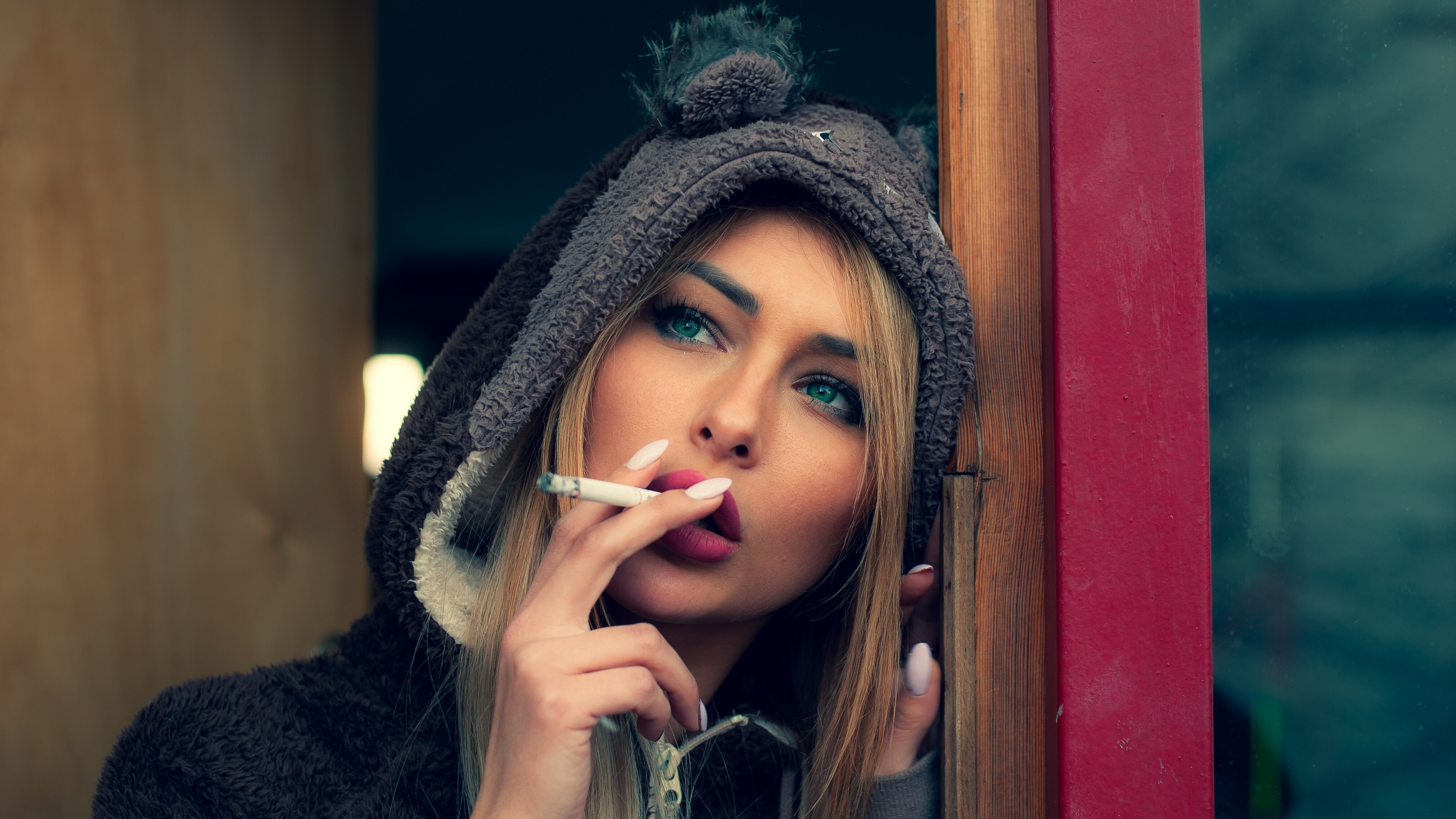 Free download wallpaper Blonde, Hood, Model, Women, Green Eyes, Smoking on your PC desktop