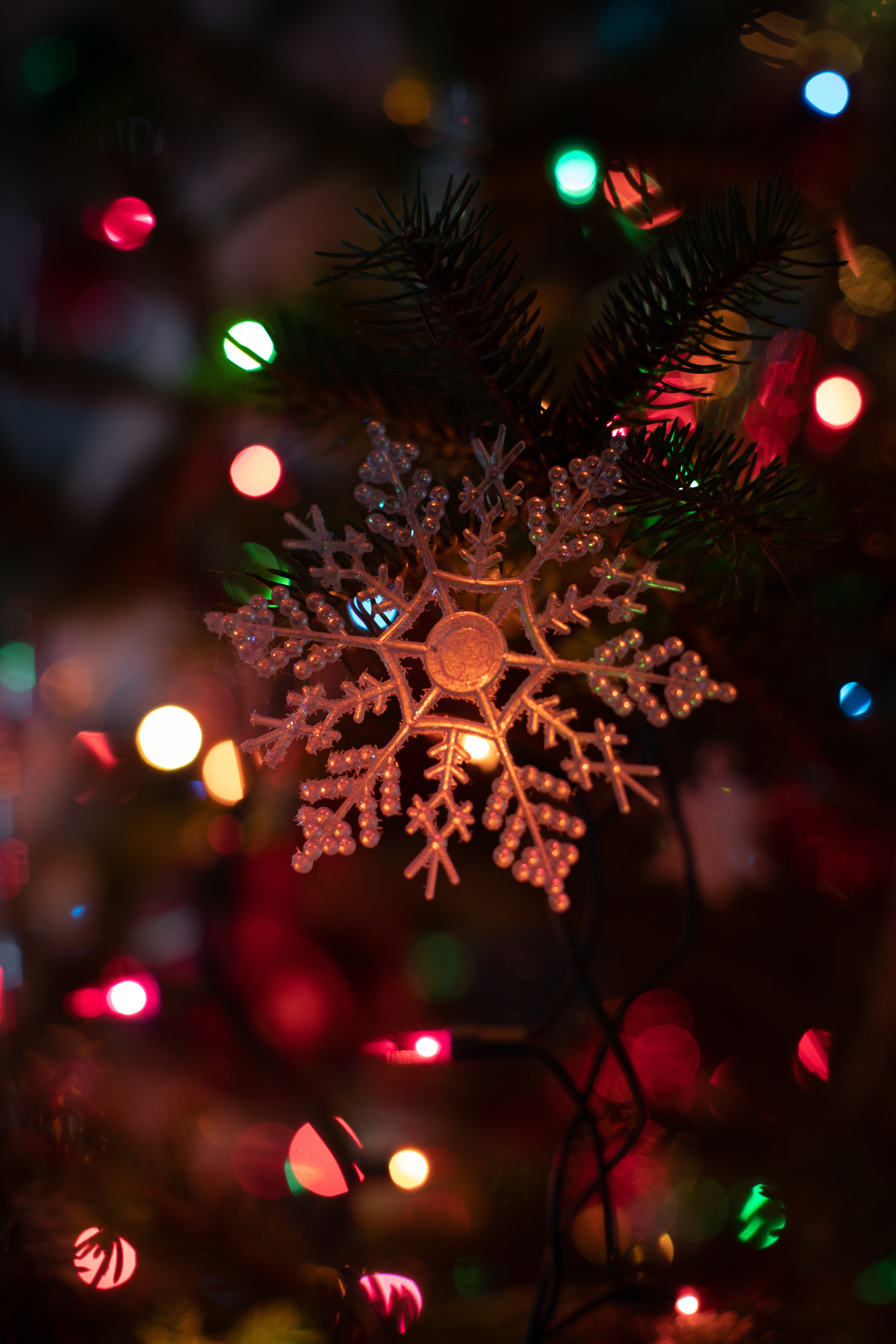 146542 baixar papel de parede férias, ano novo, natal, festão, guirlanda, brinquedo árvore de natal, brinquedo de árvore de natal, floco de neve - protetores de tela e imagens gratuitamente