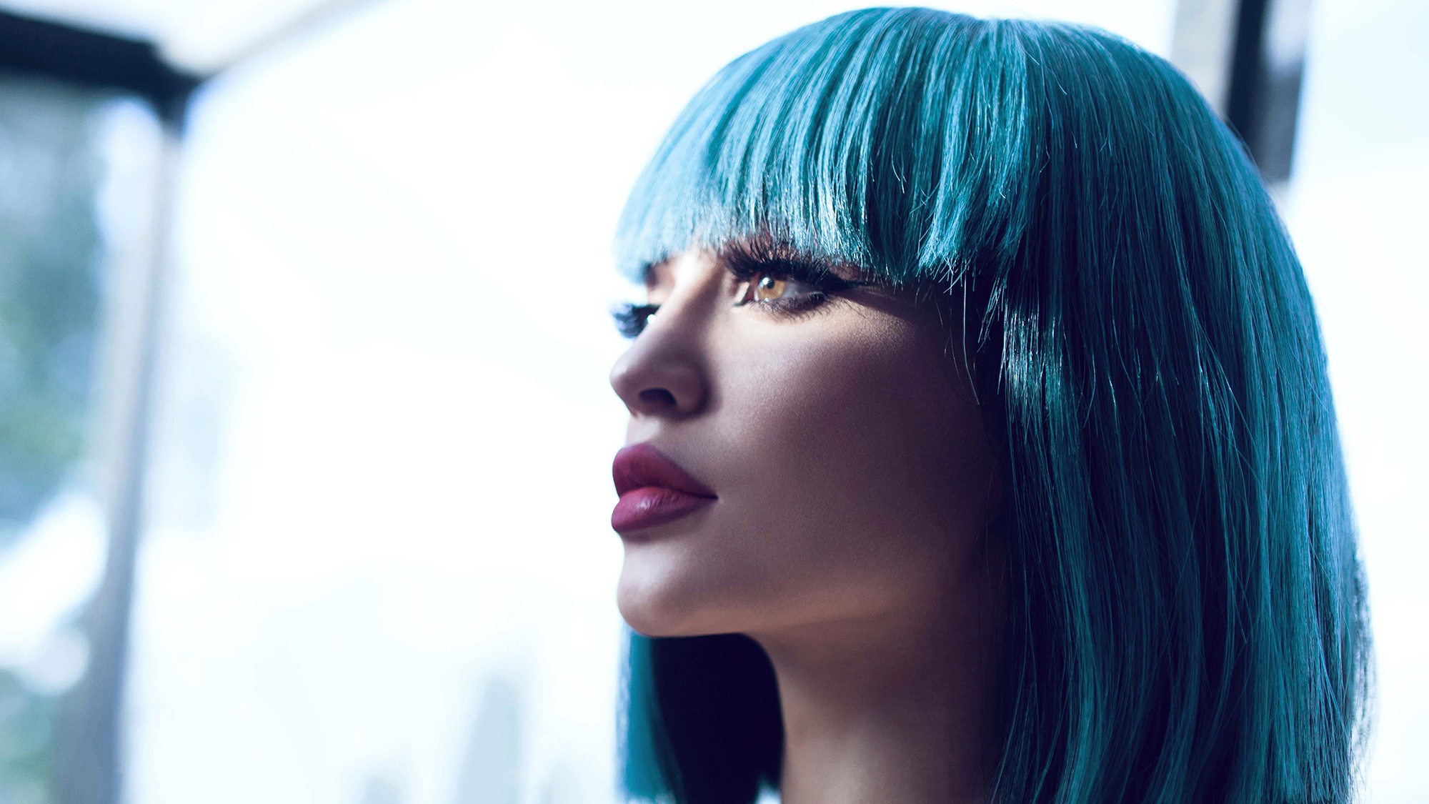 Free download wallpaper Face, Model, American, Celebrity, Blue Hair, Lipstick, Kylie Jenner on your PC desktop