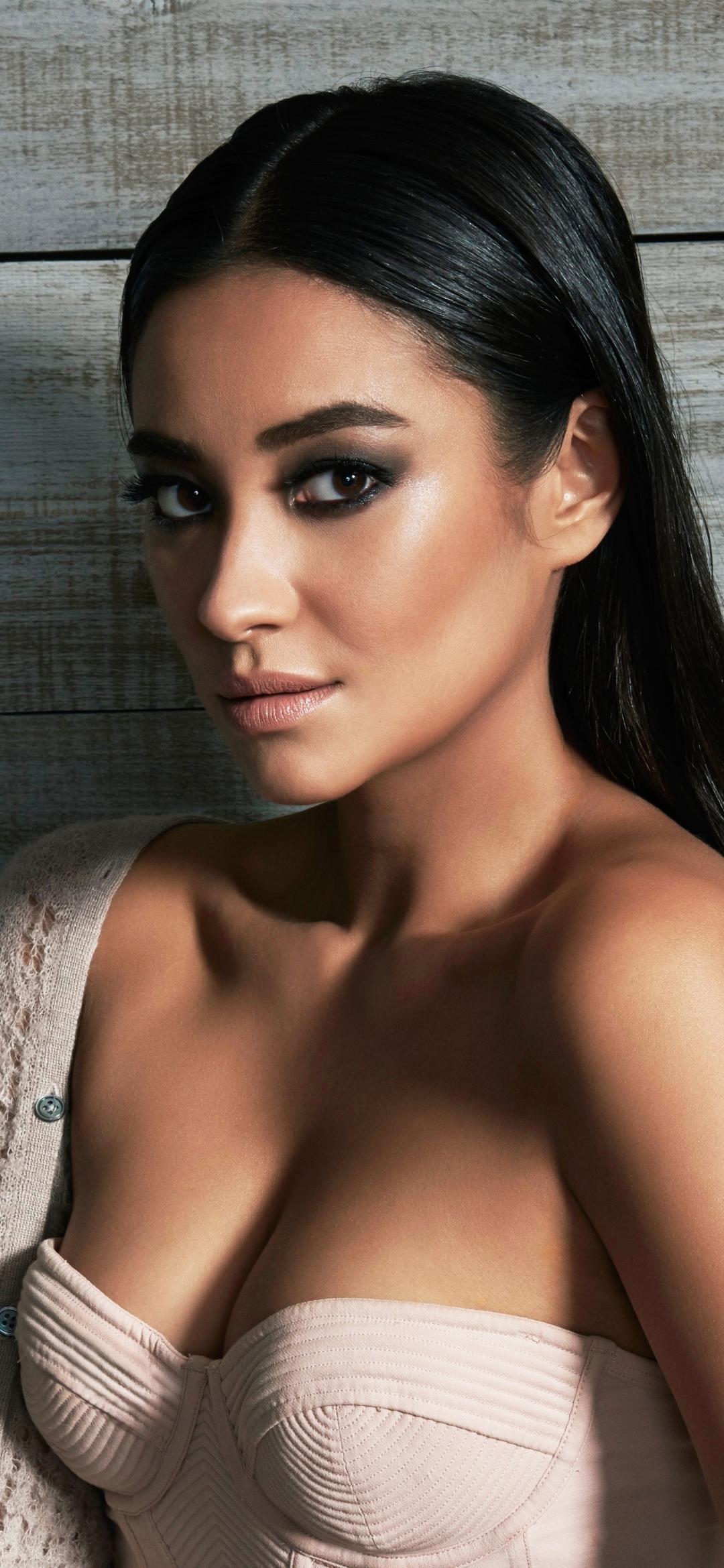 Download mobile wallpaper Celebrity, Canadian, Brown Eyes, Black Hair, Actress, Shay Mitchell for free.
