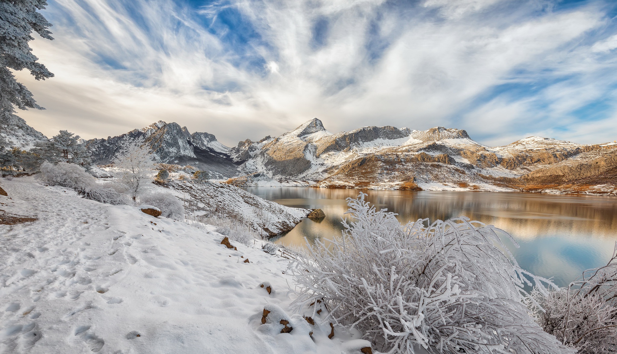 Free download wallpaper Winter, Nature, Snow, Lakes, Mountain, Lake, Earth on your PC desktop