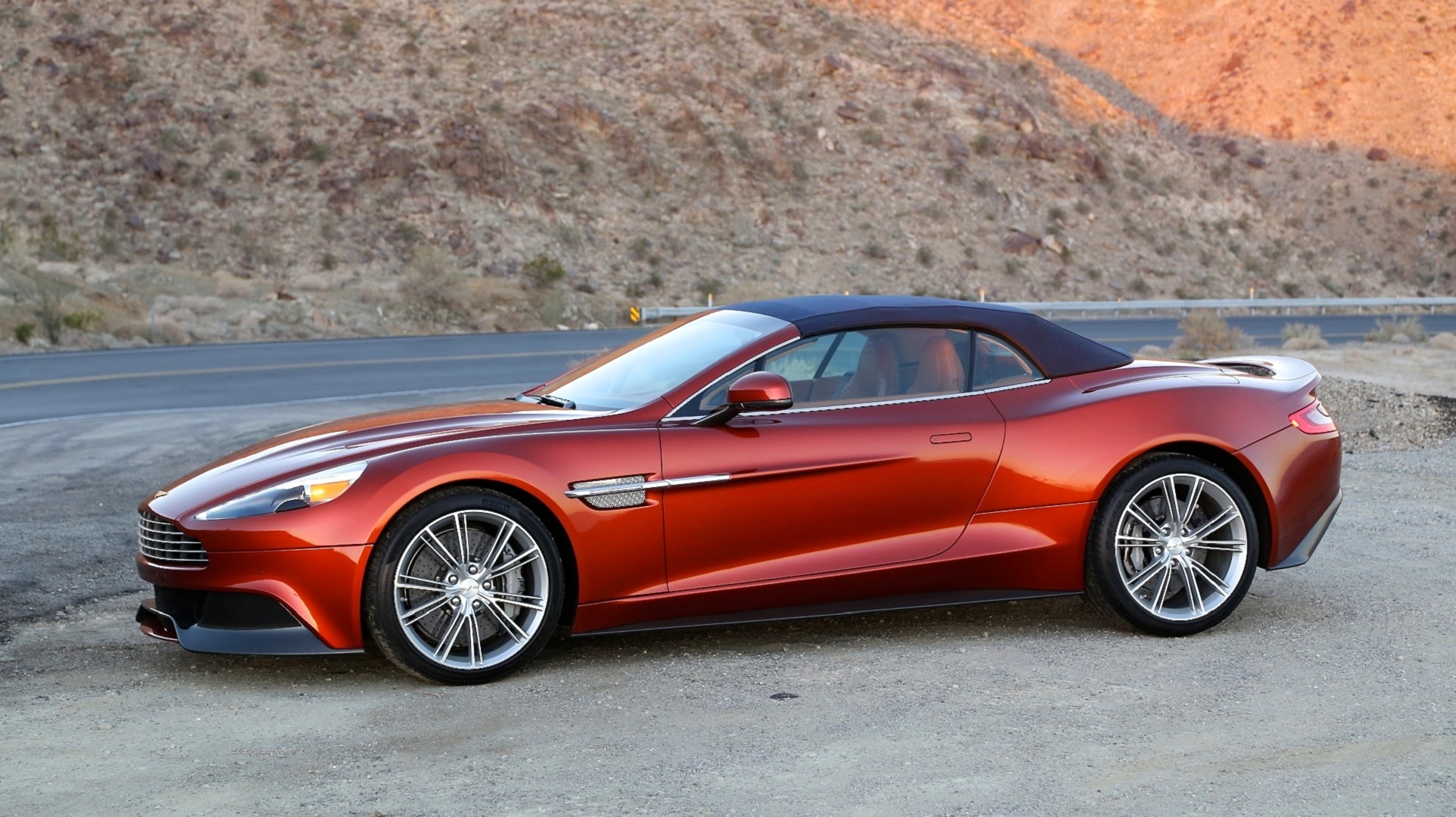 Handy-Wallpaper Aston Martin, Autos, Cabrio, Aston Martin Vanquish, Fahrzeuge kostenlos herunterladen.