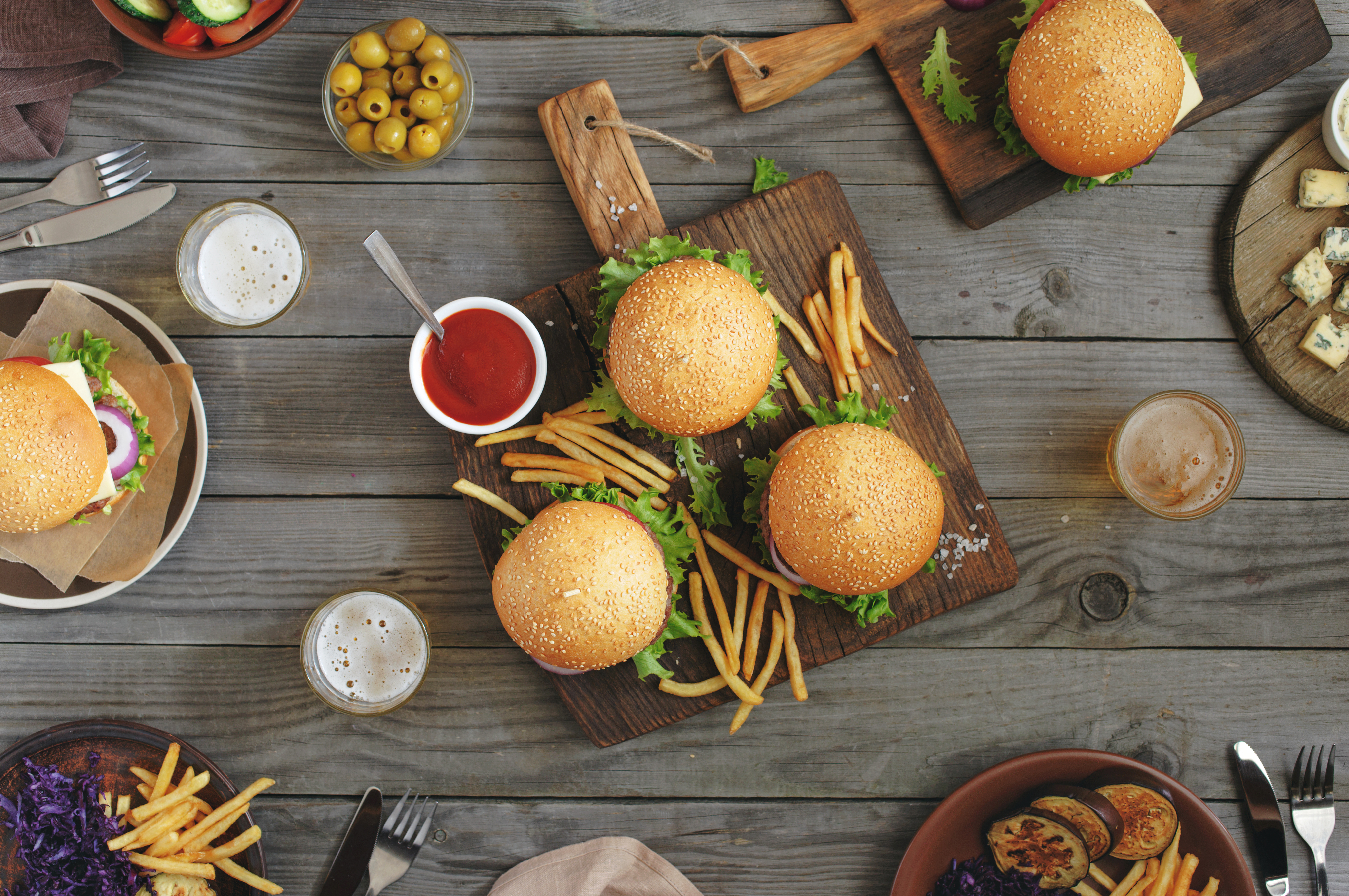 1530086 télécharger l'image burger, nourriture, frites, nature morte - fonds d'écran et économiseurs d'écran gratuits