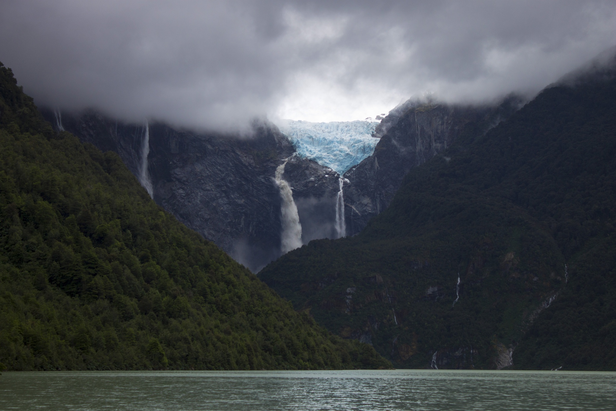 Handy-Wallpaper Natur, Wasserfälle, See, Wasserfall, Gletscher, Erde/natur kostenlos herunterladen.