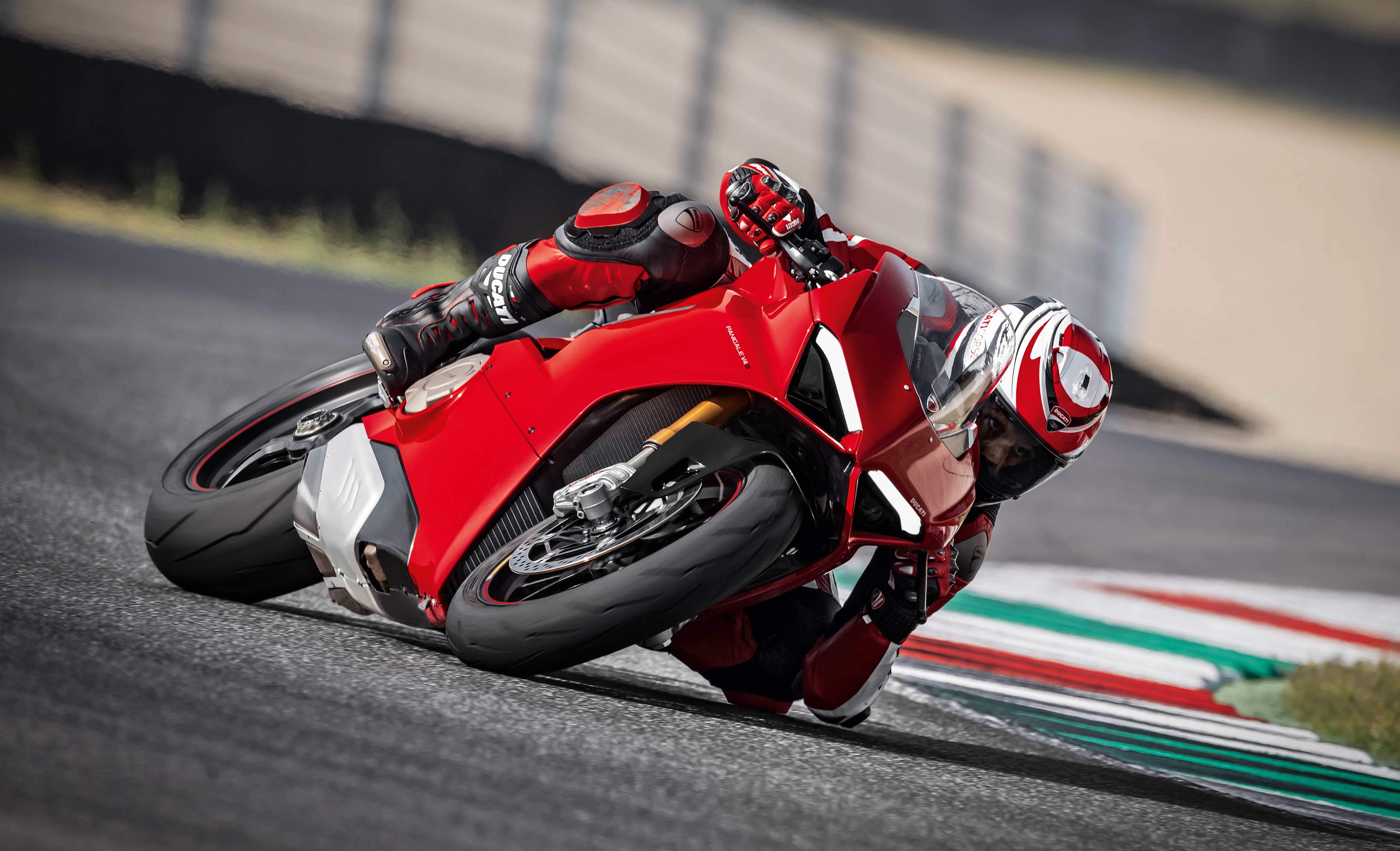 Laden Sie Ducati Panigale V4 HD-Desktop-Hintergründe herunter