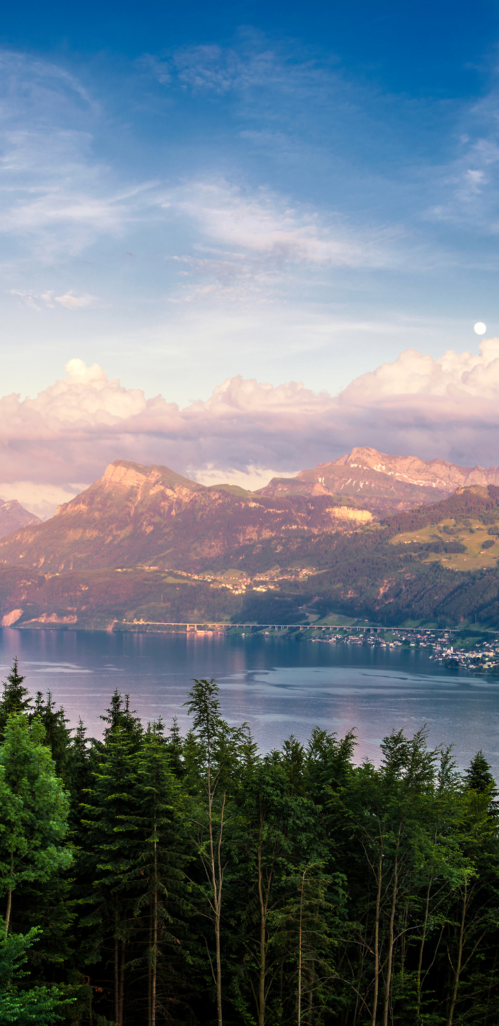 Handy-Wallpaper Landschaft, Berg, See, Wald, Dorf, Gebirge, Erde/natur kostenlos herunterladen.