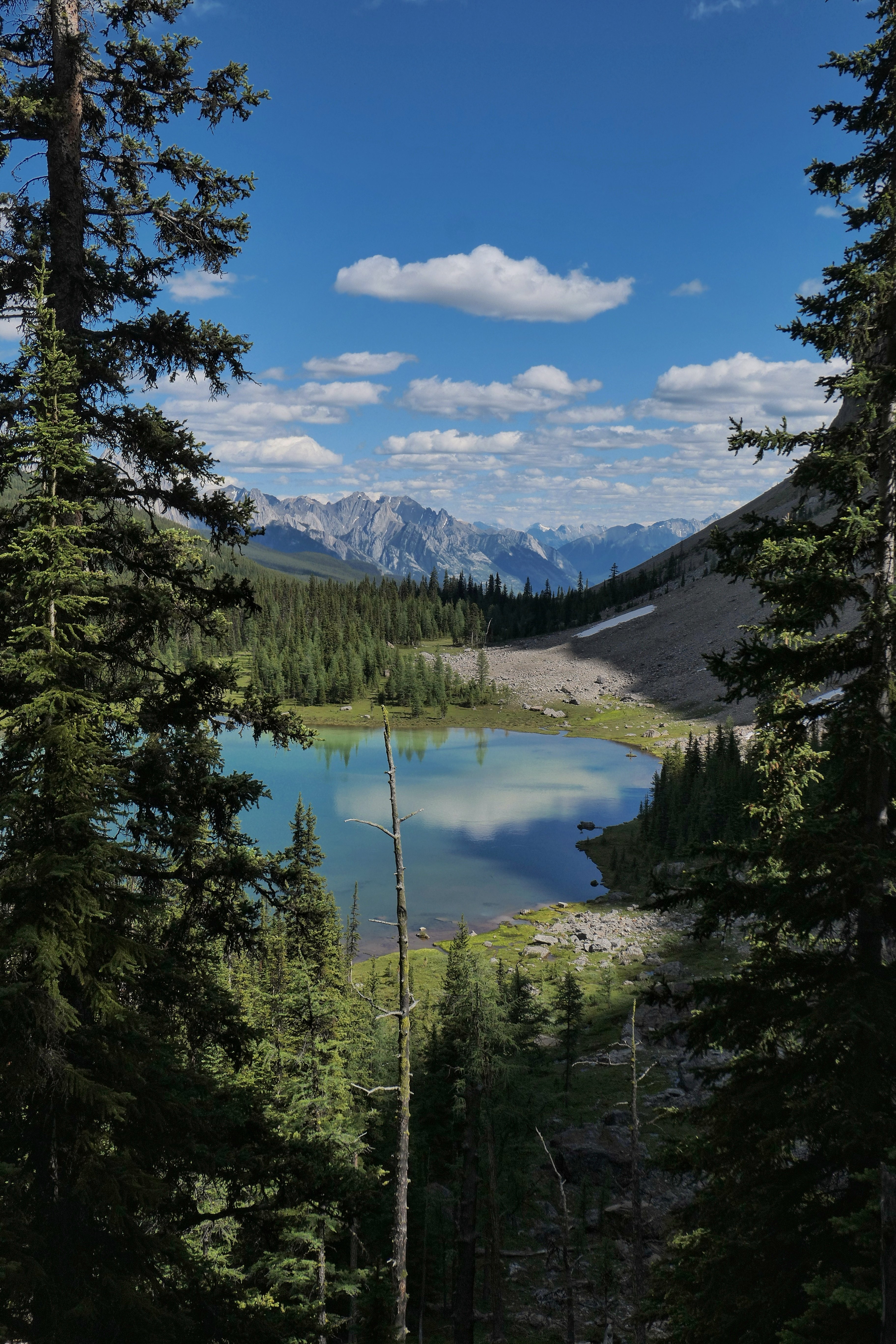 Téléchargez gratuitement l'image Nature, Vallée, Arbres, Lac, Montagnes, Paysage sur le bureau de votre PC
