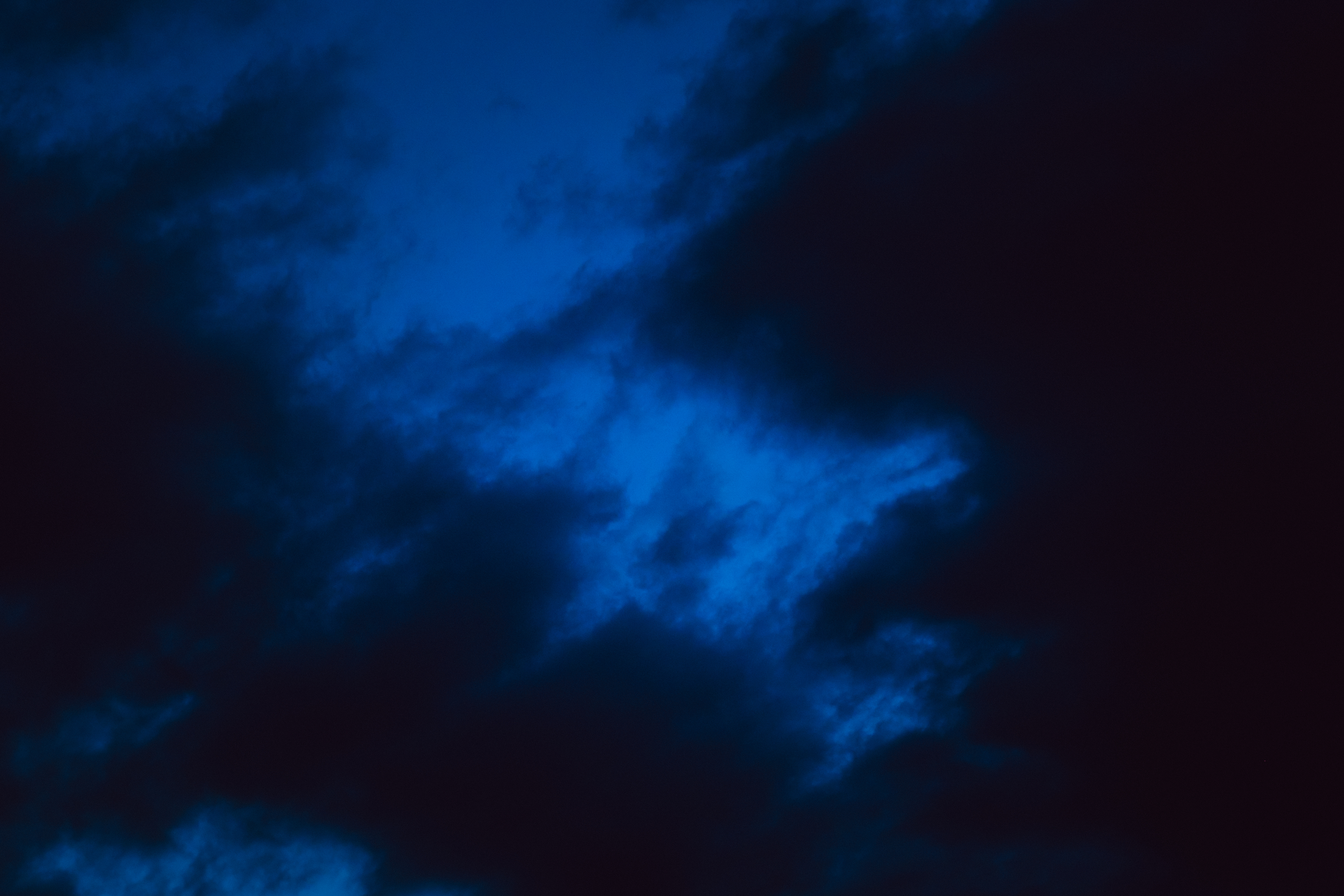 Handy-Wallpaper Sky, Clouds, Wolken, Übernachtung, Dunkel kostenlos herunterladen.