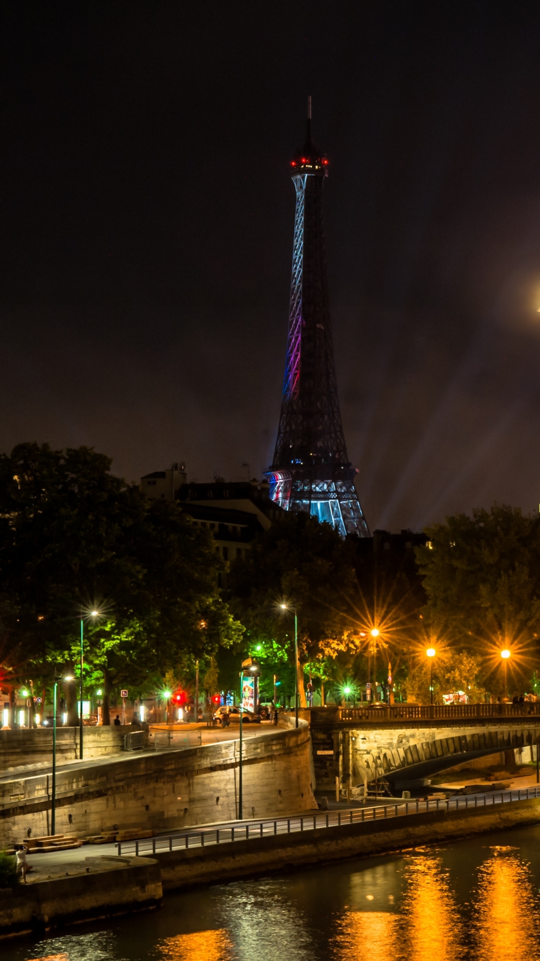 Скачать картинку Города, Ночь, Париж, Эйфелева Башня, Свет, Франция, Легкий, Сделано Человеком в телефон бесплатно.