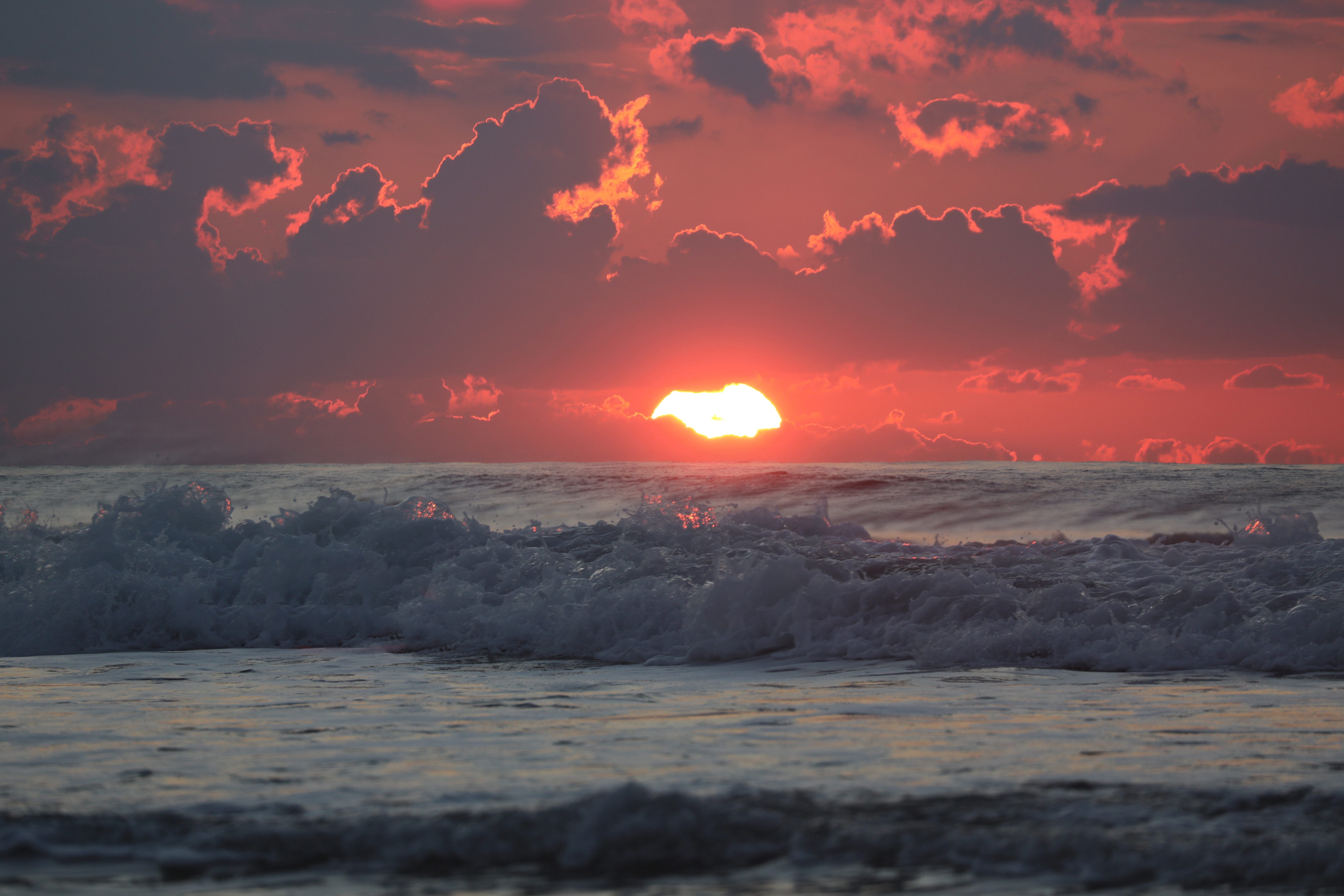Handy-Wallpaper Sun, Horizont, Waves, Clouds, Sunset, Natur, Sea kostenlos herunterladen.