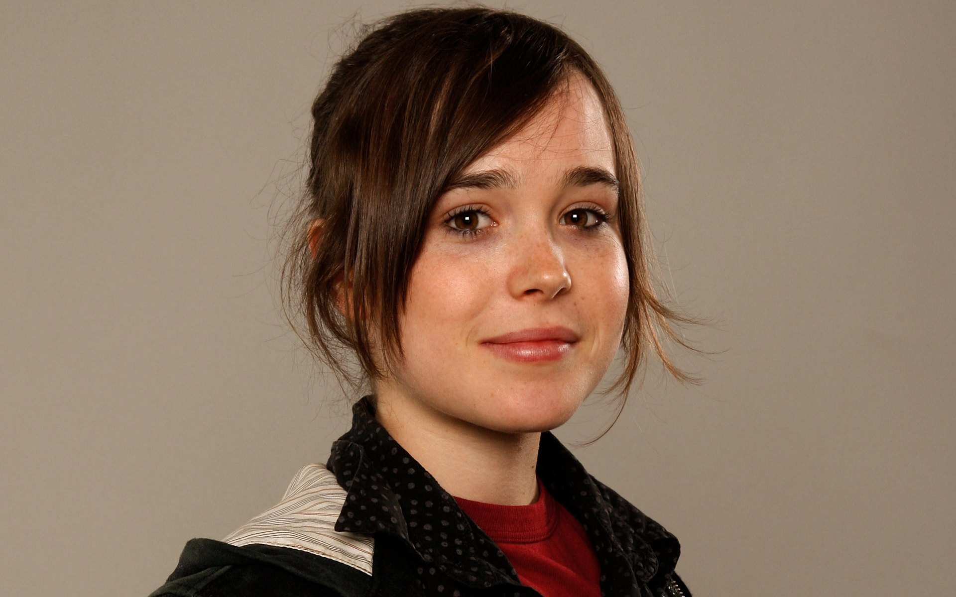 Laden Sie das Ellen Page, Berühmtheiten-Bild kostenlos auf Ihren PC-Desktop herunter