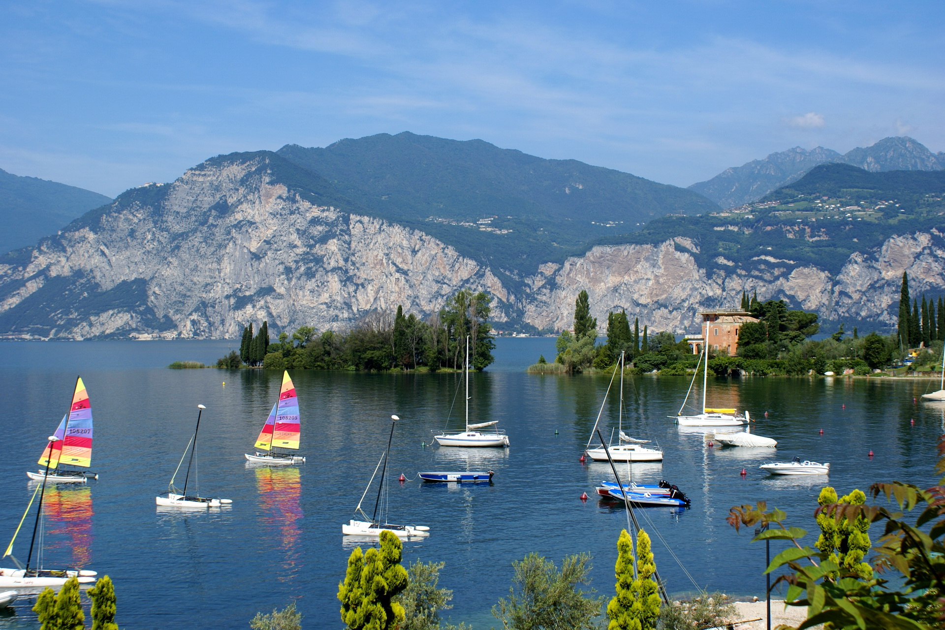 PCデスクトップに湖, ボート, 山, 乗り物, 風光明媚な画像を無料でダウンロード