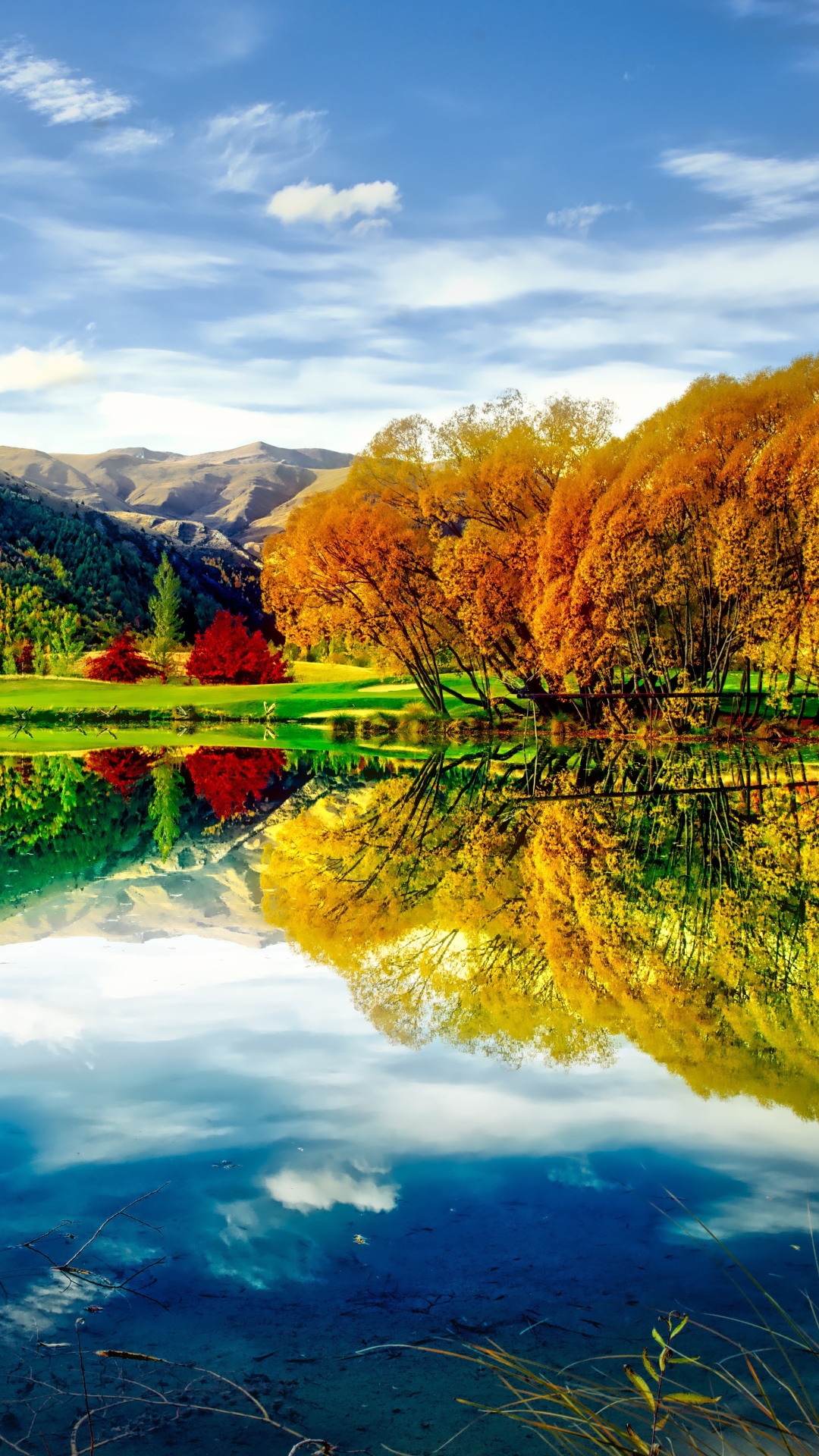 Скачать картинку Пейзаж, Осень, Озеро, Отражение, Ландшафт, Падать, Земля/природа в телефон бесплатно.