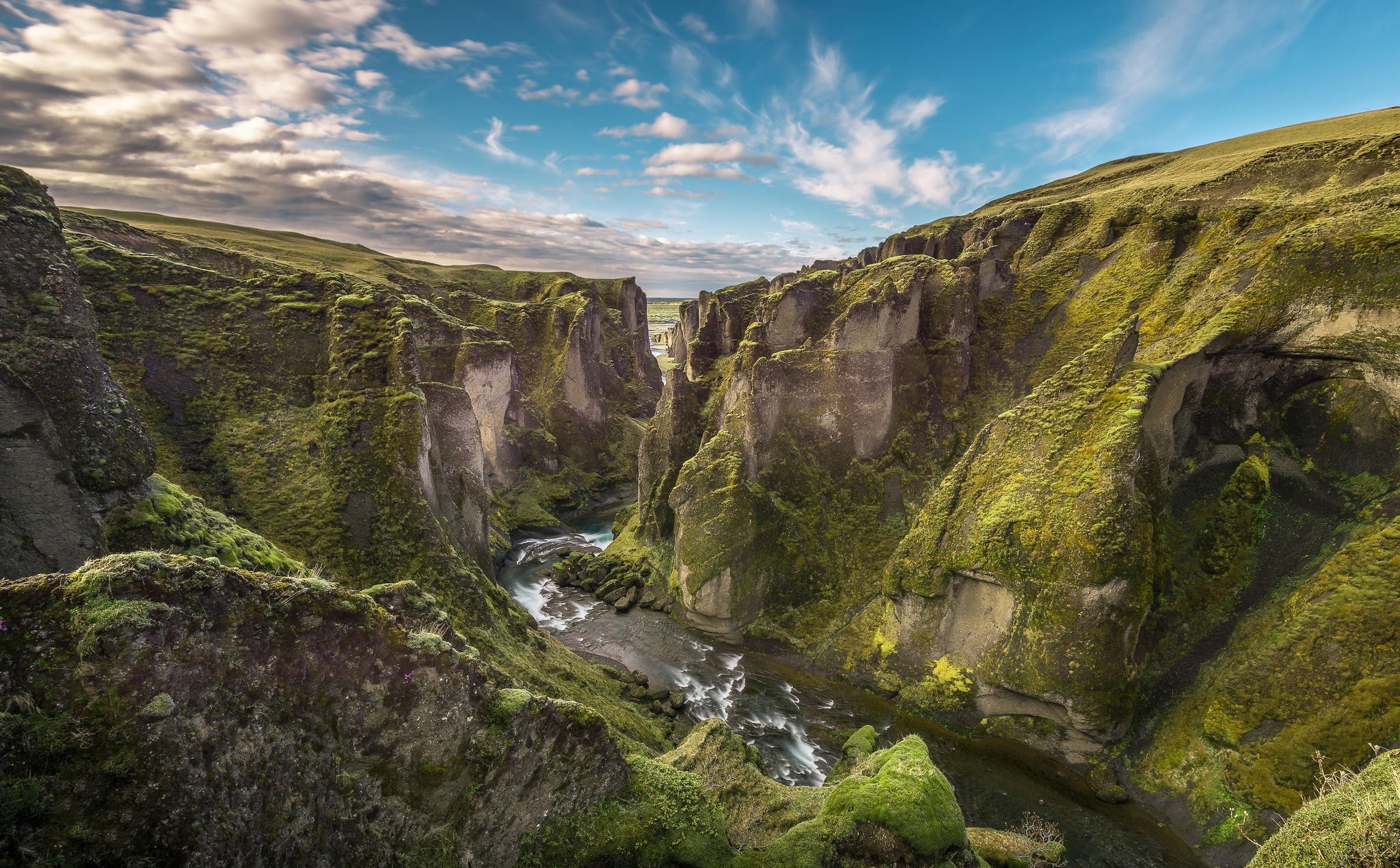 Скачать картинку Каньоны, Каньон, Исландия, Река, Утёс, Ландшафт, Земля/природа в телефон бесплатно.