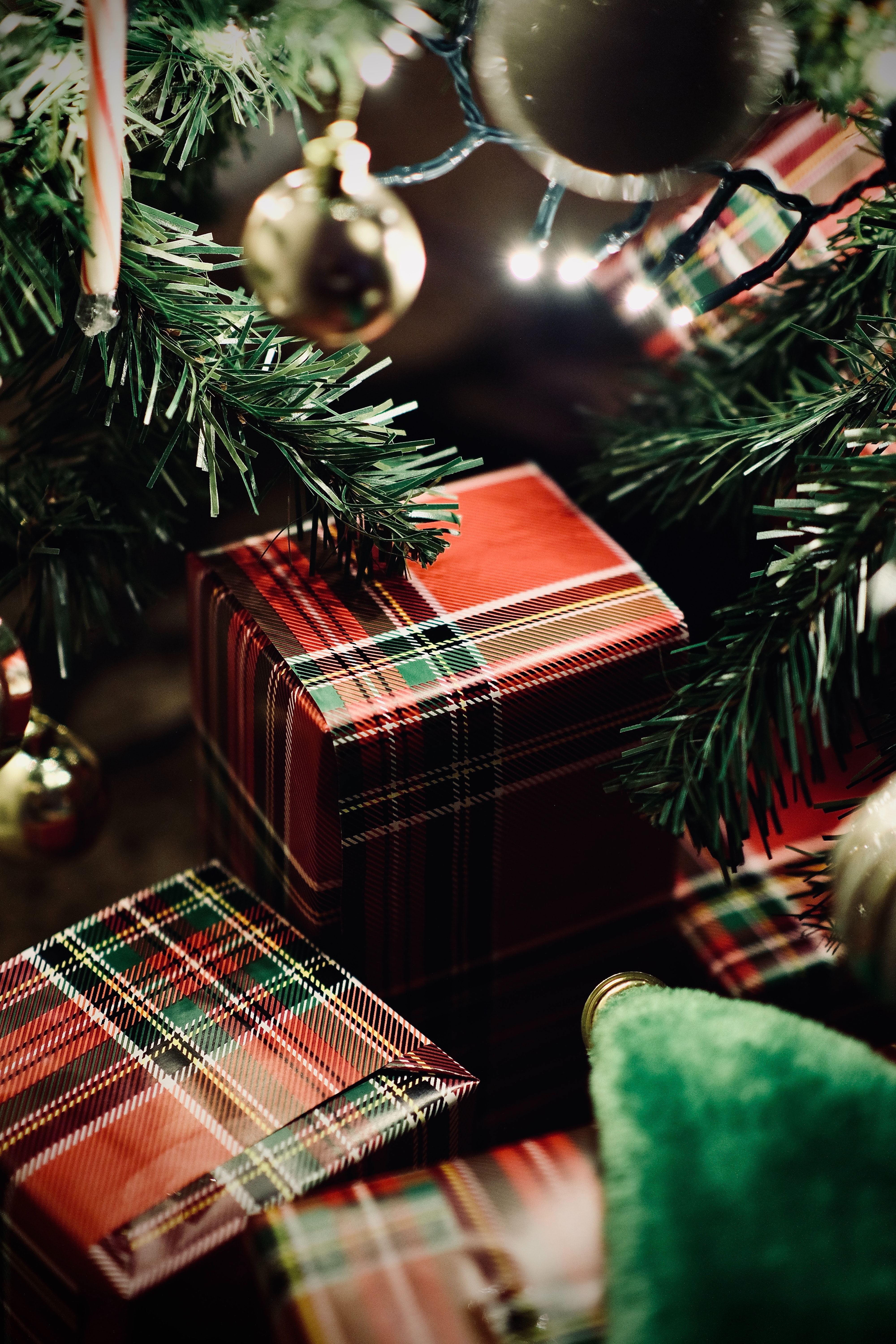 christmas tree, christmas, holidays, new year, decorations, garland, garlands, presents, gifts, boxes HD wallpaper