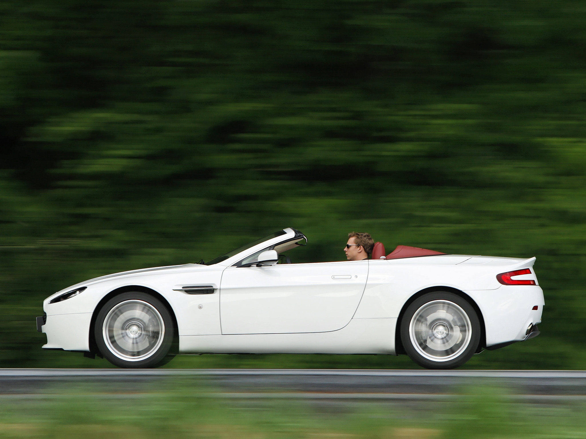 asphalt, aston martin, cars, white, side view, speed, 2008, v8, vantage High Definition image