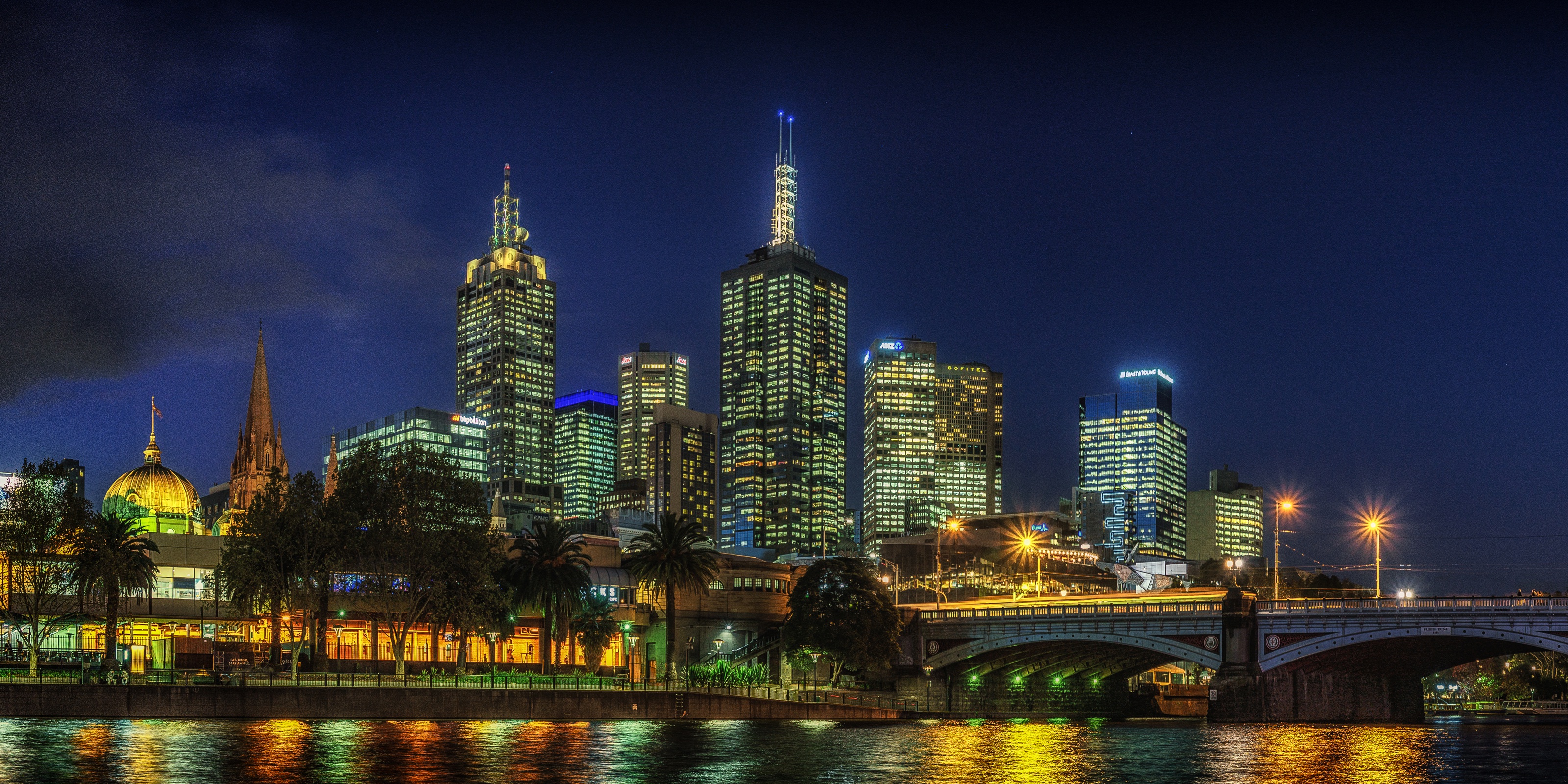 Laden Sie das Städte, Wolkenkratzer, Gebäude, Licht, Brücke, Australien, Nacht, Melbourne, Menschengemacht, Großstadt-Bild kostenlos auf Ihren PC-Desktop herunter