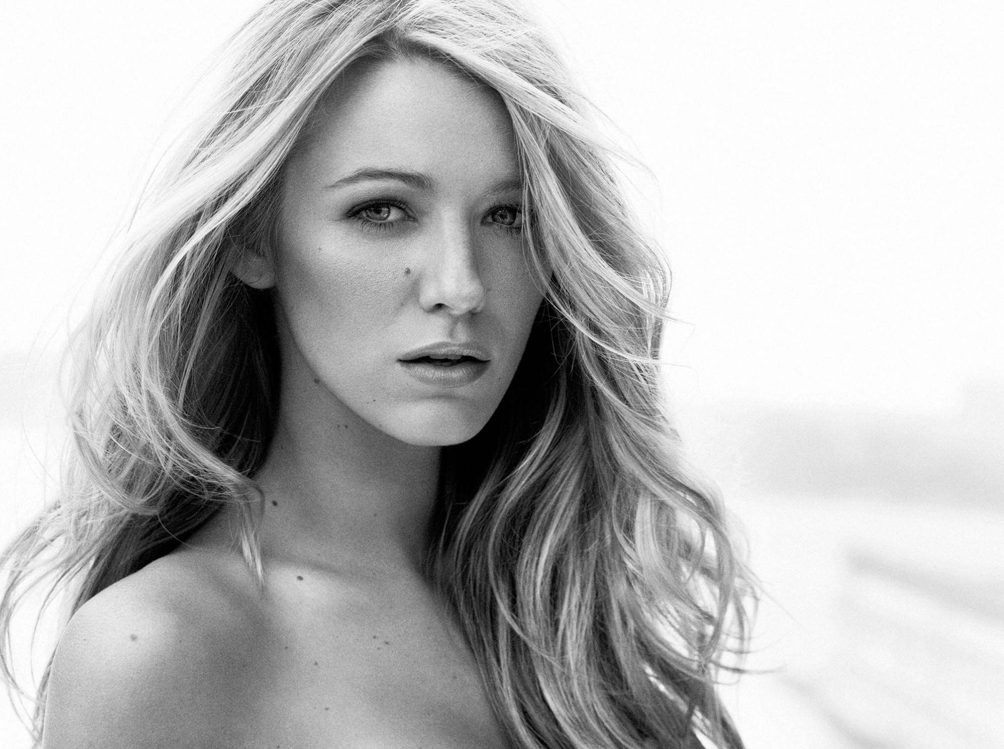 Download mobile wallpaper Blonde, Model, American, Celebrity, Black & White, Actress, Blake Lively for free.