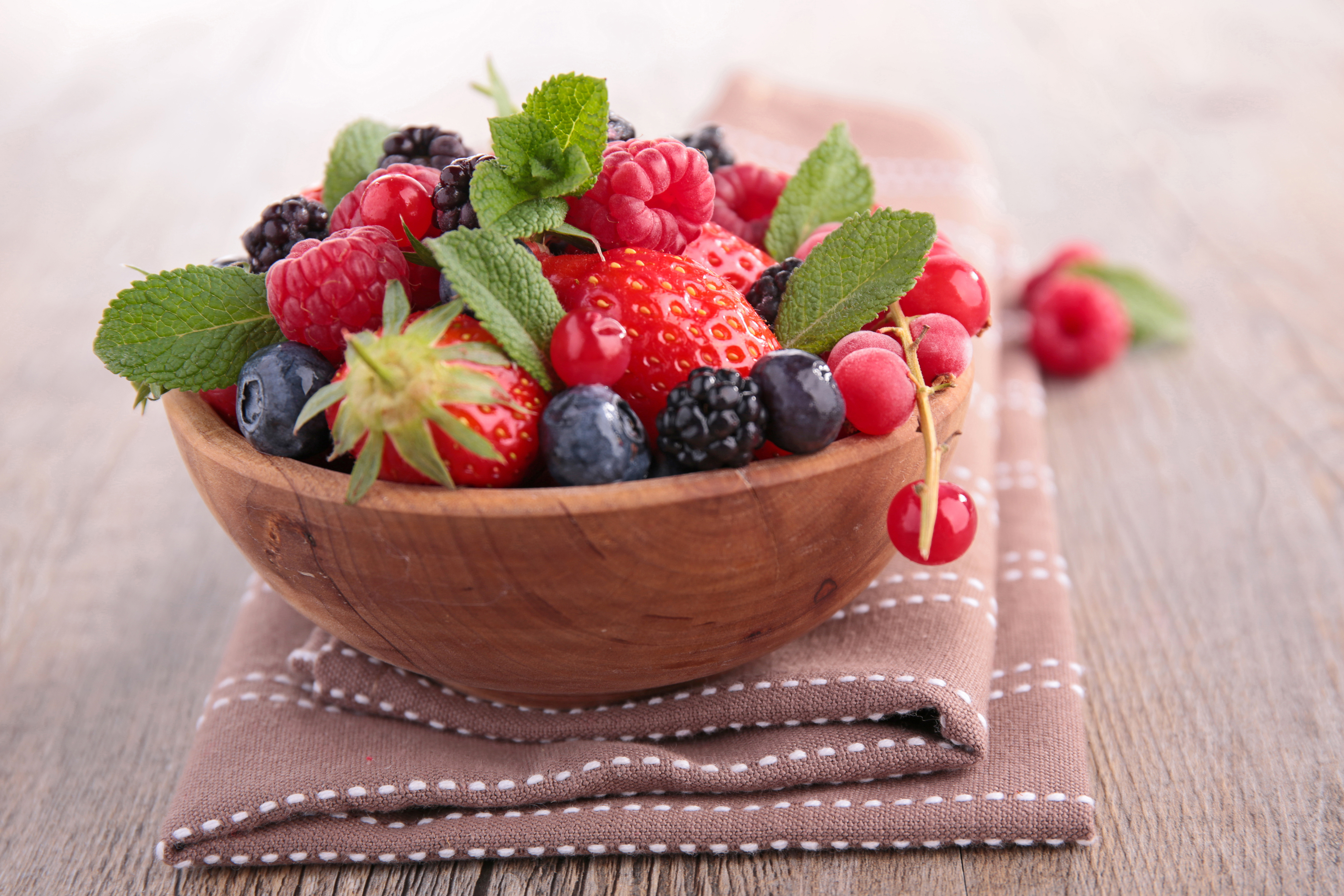 Laden Sie das Erdbeere, Himbeere, Frucht, Heidelbeere, Nahrungsmittel-Bild kostenlos auf Ihren PC-Desktop herunter
