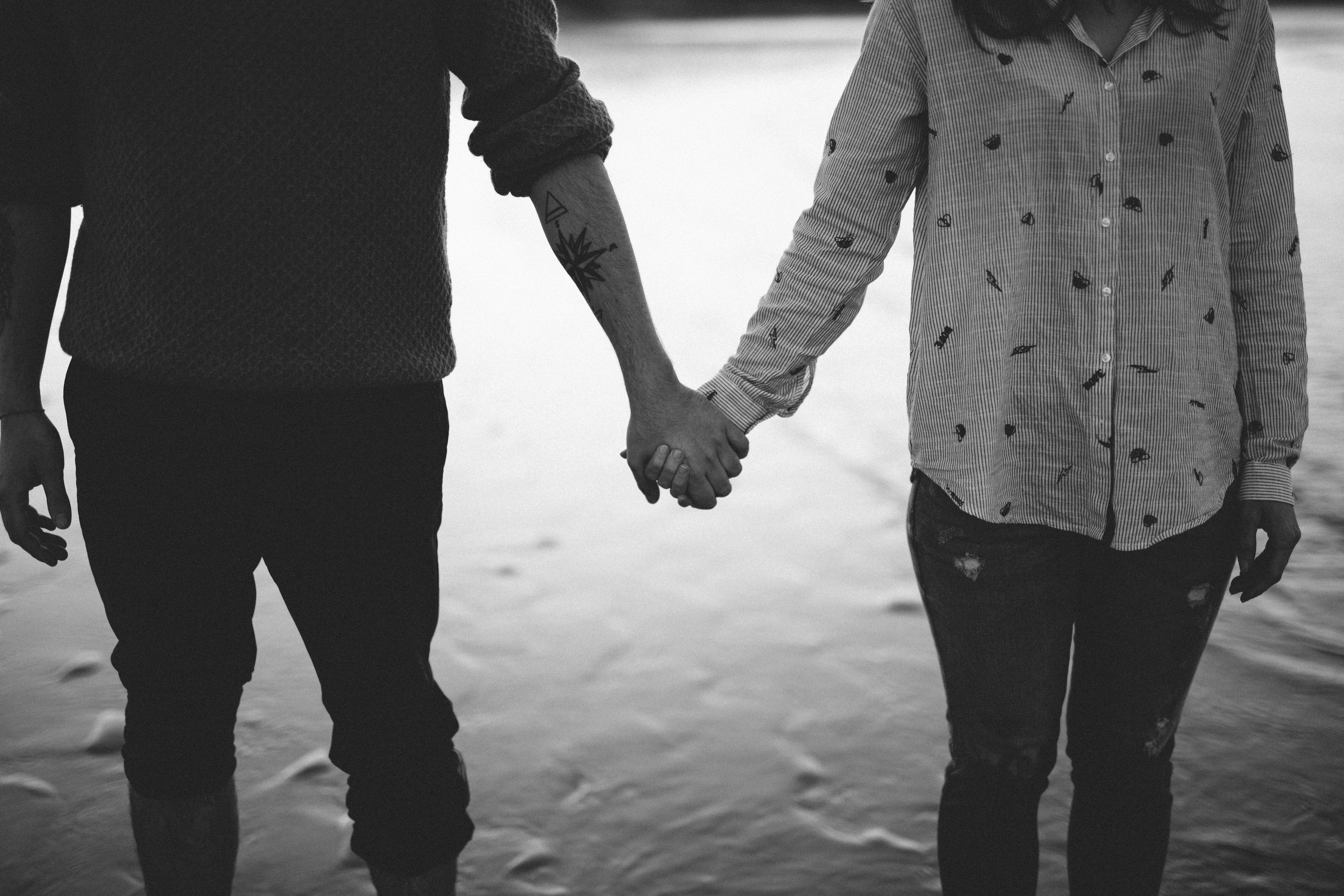 Free download wallpaper Bw, Pair, Hands, Chb, Couple, Love on your PC desktop