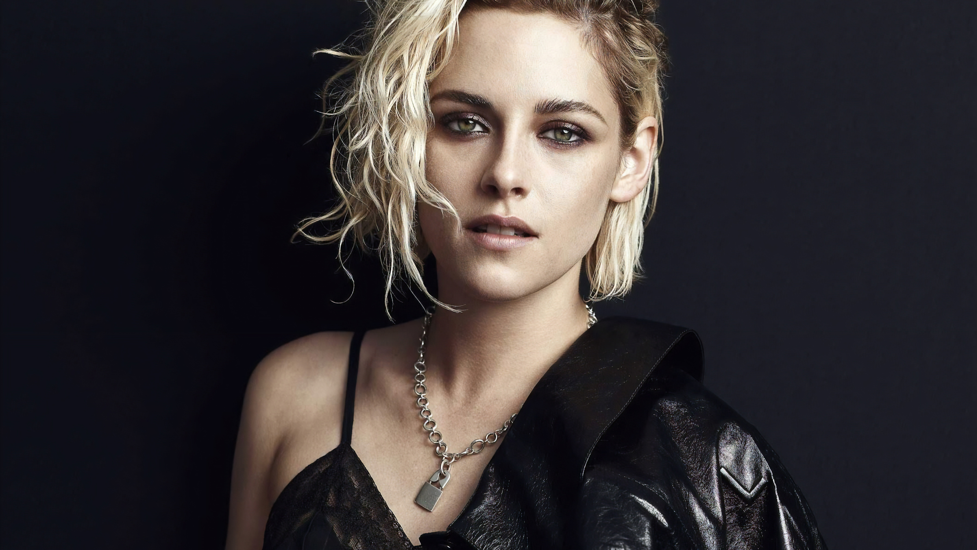 Baixar papel de parede para celular de Kristen Stewart, Olhos Verdes, Americano, Celebridade, Cabelo Curto, Atriz, Cabelo Loiro gratuito.