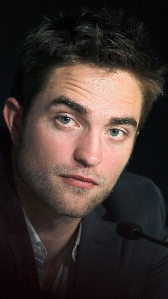 Descarga gratuita de fondo de pantalla para móvil de Robert Pattinson, Cara, Ojos Azules, Celebridades, Actor.