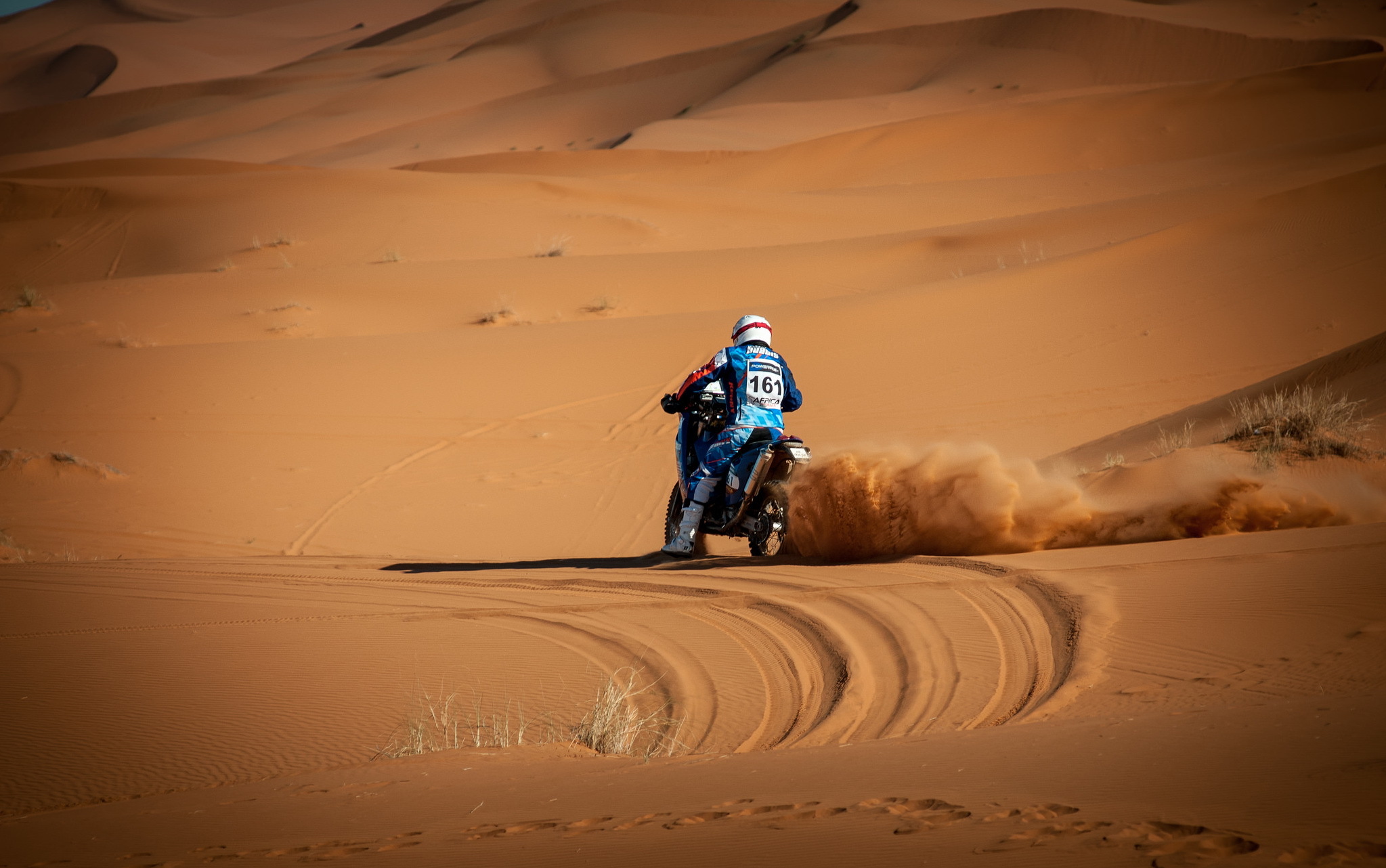Скачать обои бесплатно Пыль, Песок, Пустыня, Мотоцикл, Мотоциклы картинка на рабочий стол ПК