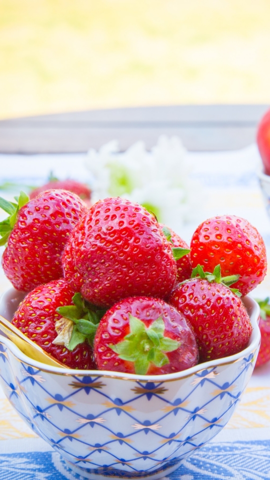 Handy-Wallpaper Erdbeere, Frucht, Aprikose, Nahrungsmittel, Früchte kostenlos herunterladen.