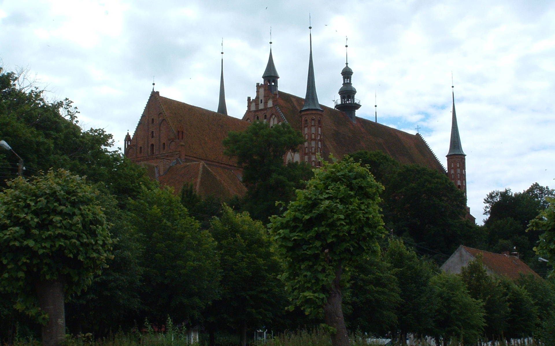 329721 descargar fondo de pantalla religioso, catedral de frombork, catedrales: protectores de pantalla e imágenes gratis