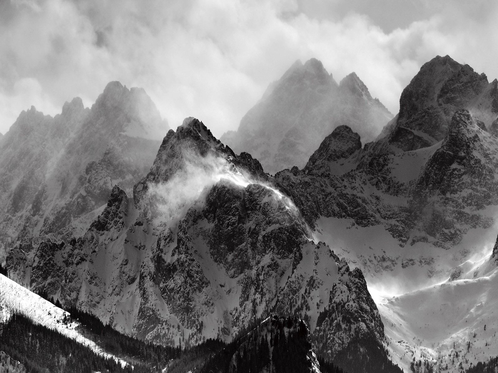 Descarga gratuita de fondo de pantalla para móvil de Montañas, Niebla, Oscuridad, Tops, Naturaleza, Vértice.