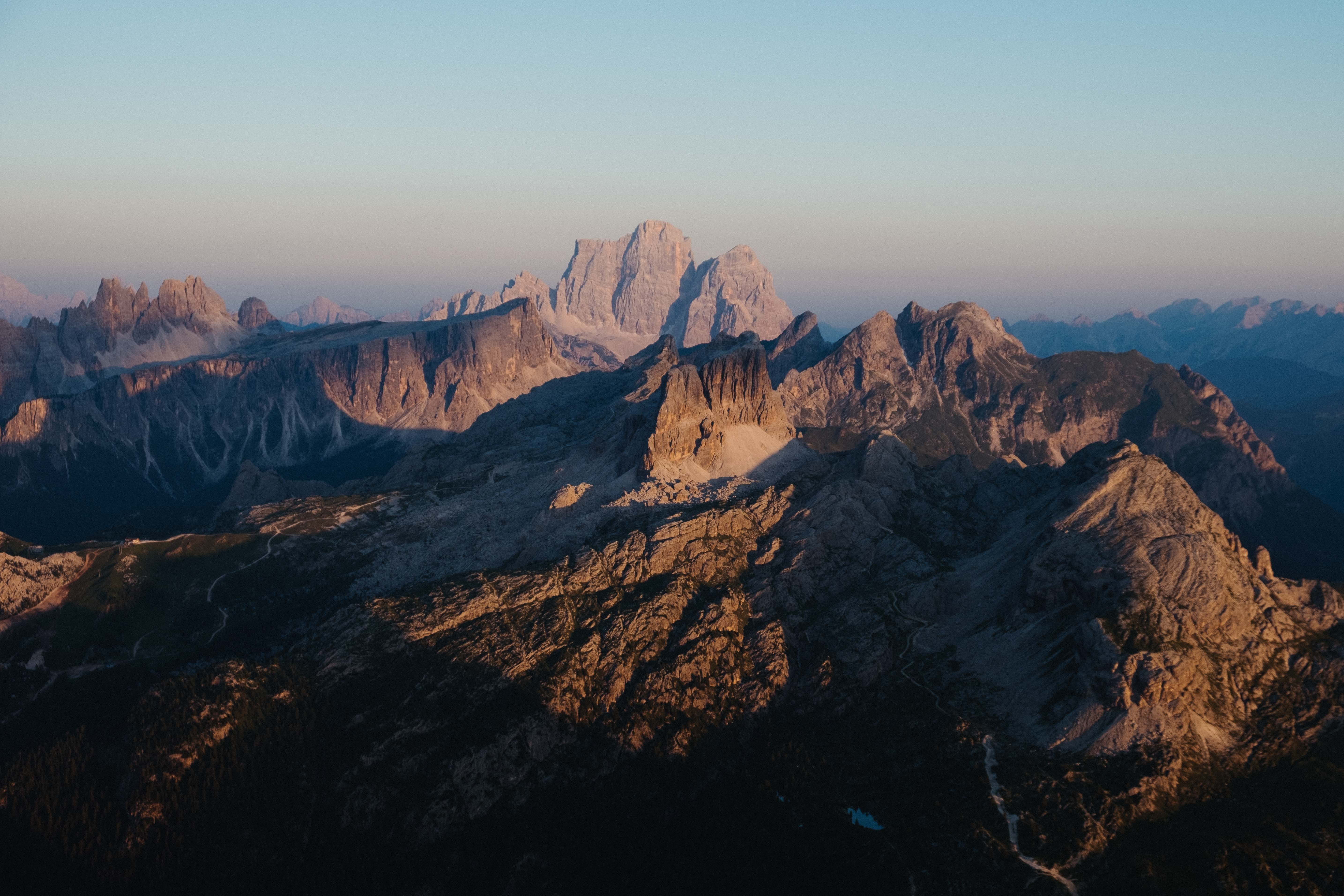 Descarga gratis la imagen Naturaleza, Cielo, Montañas, Las Rocas, Rocas, Acantilado en el escritorio de tu PC