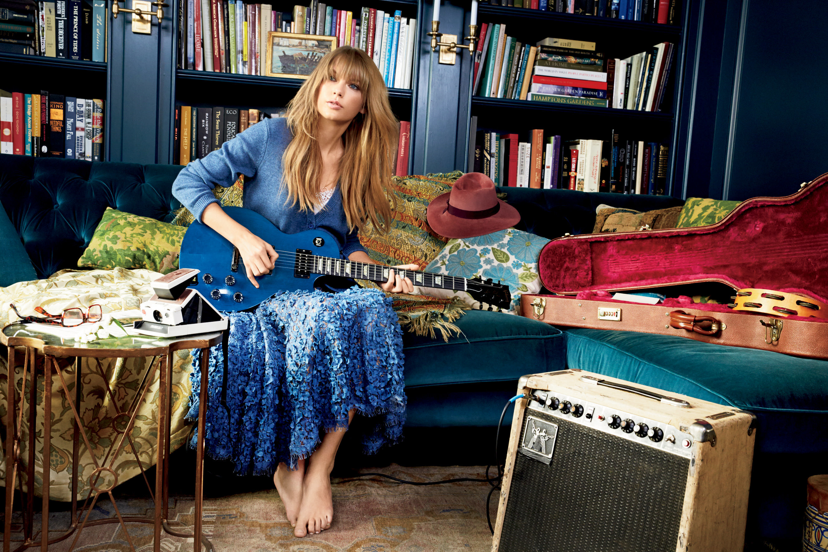 Handy-Wallpaper Musik, Gitarre, Kleid, Taylor Swift kostenlos herunterladen.