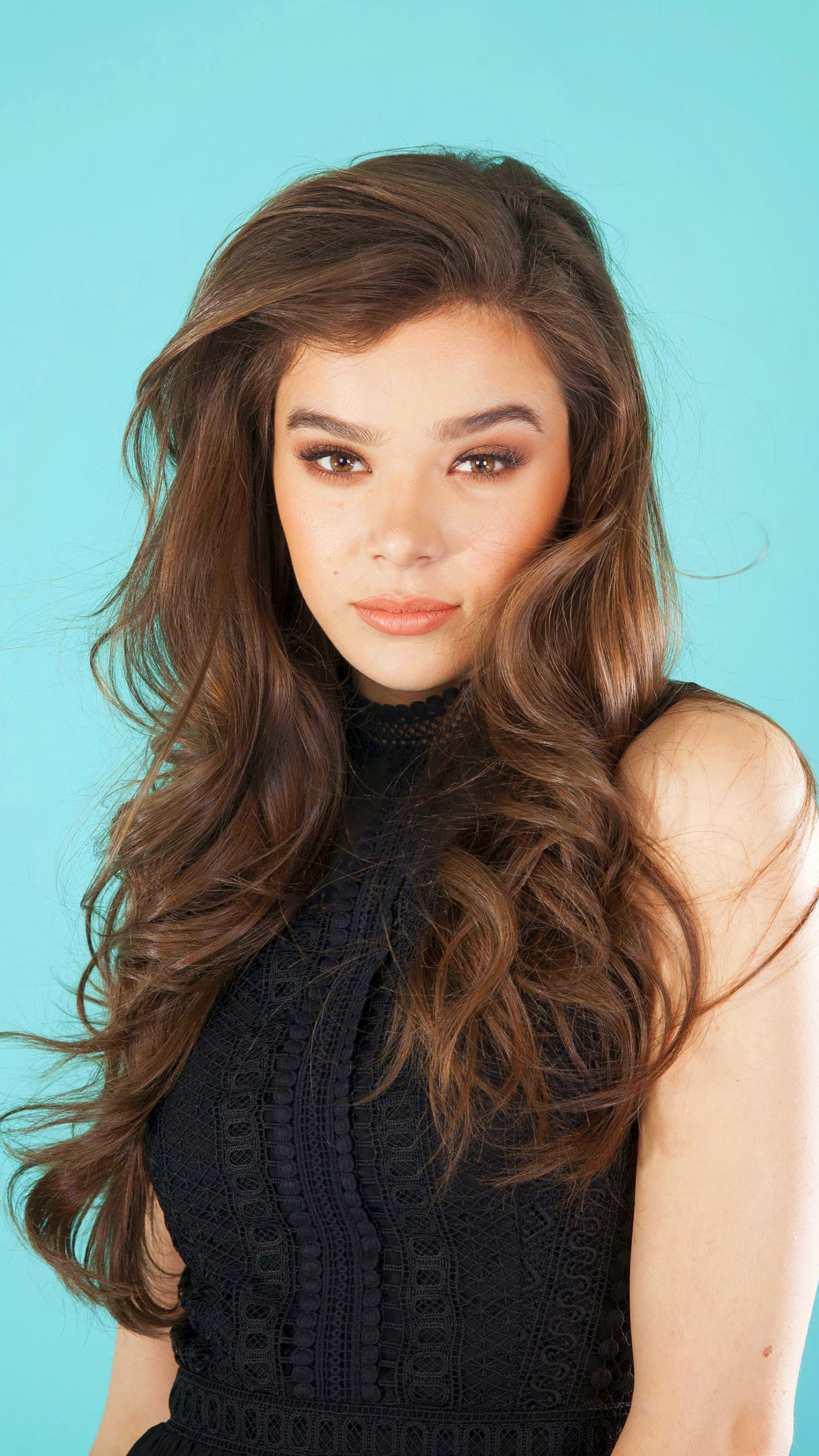 Download mobile wallpaper Brunette, American, Celebrity, Long Hair, Actress, Hailee Steinfeld for free.