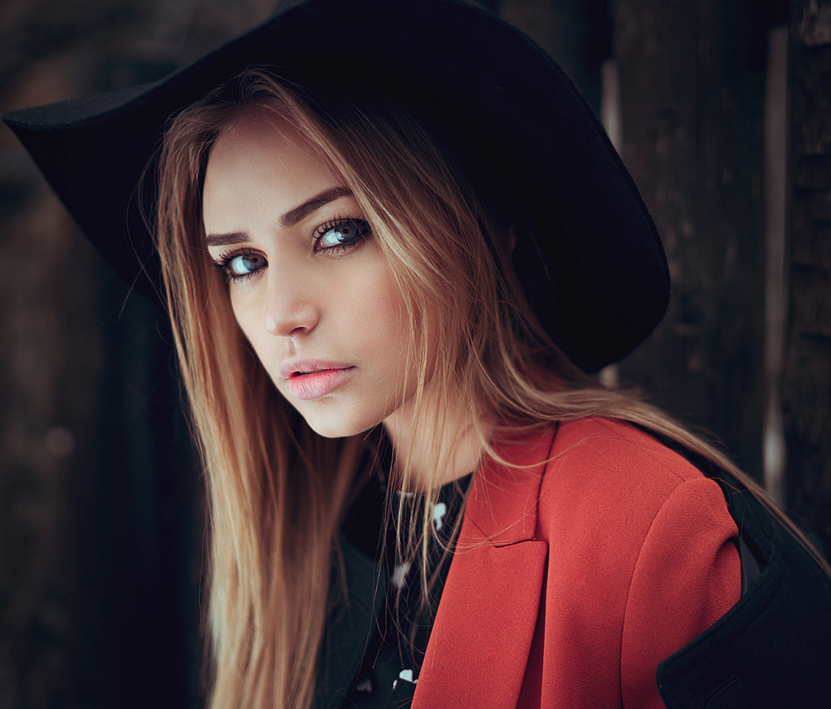 Download mobile wallpaper Blonde, Face, Hat, Model, Women, Blue Eyes for free.