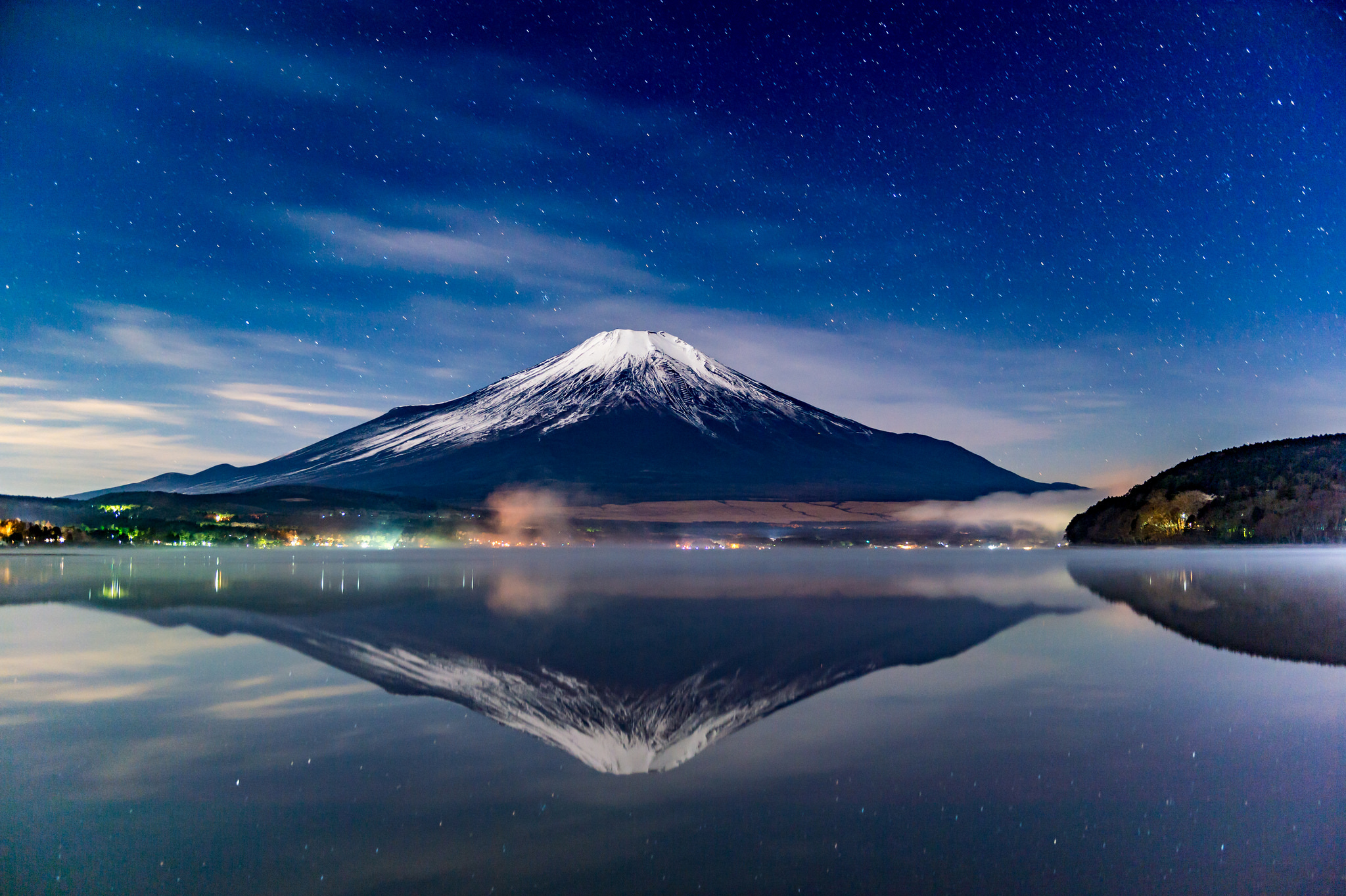 385877 Hintergrundbild herunterladen erde/natur, fujisan, natur, nacht, spiegelung, vulkan, vulkane - Bildschirmschoner und Bilder kostenlos