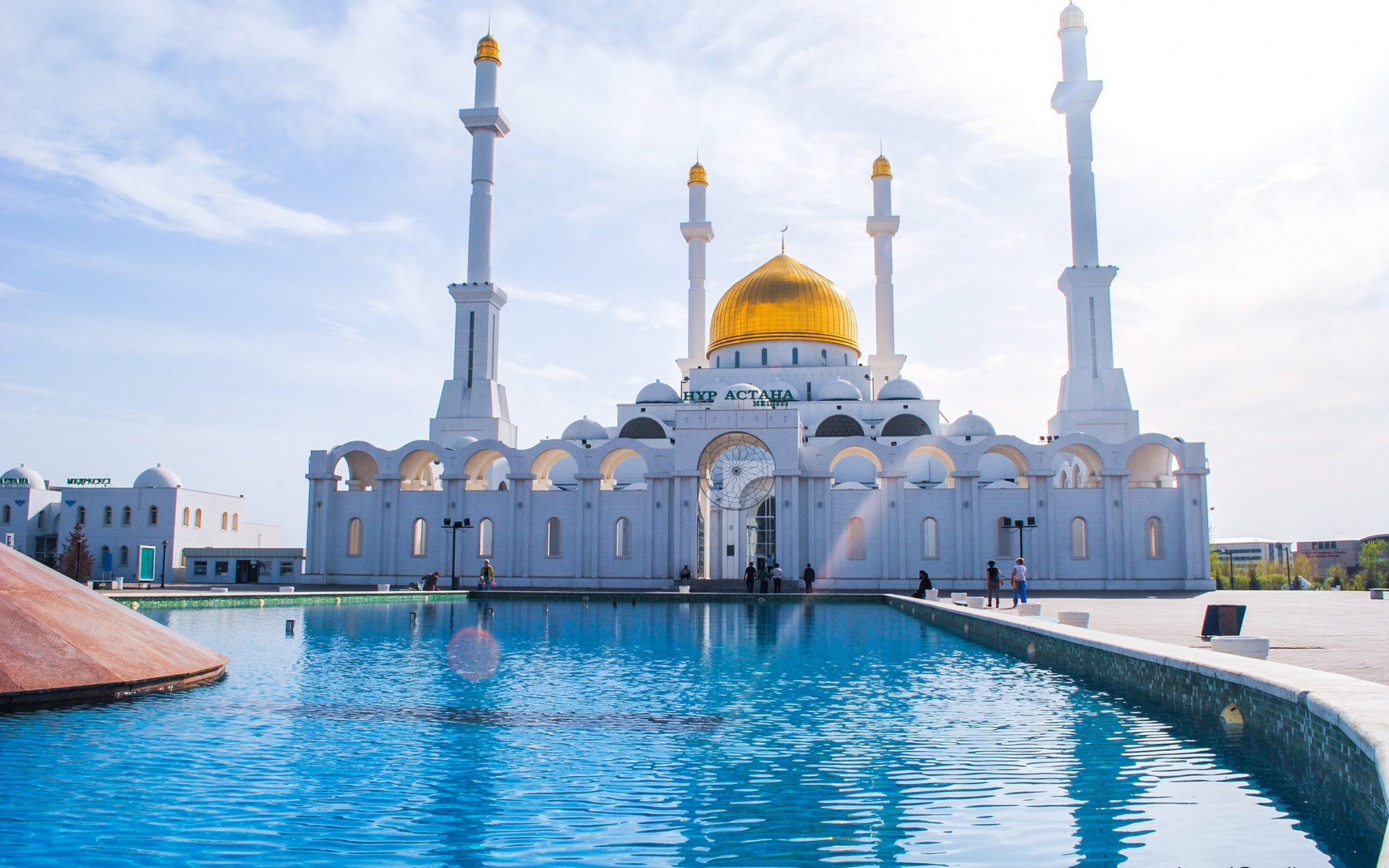 Laden Sie Nur Astana Moschee HD-Desktop-Hintergründe herunter