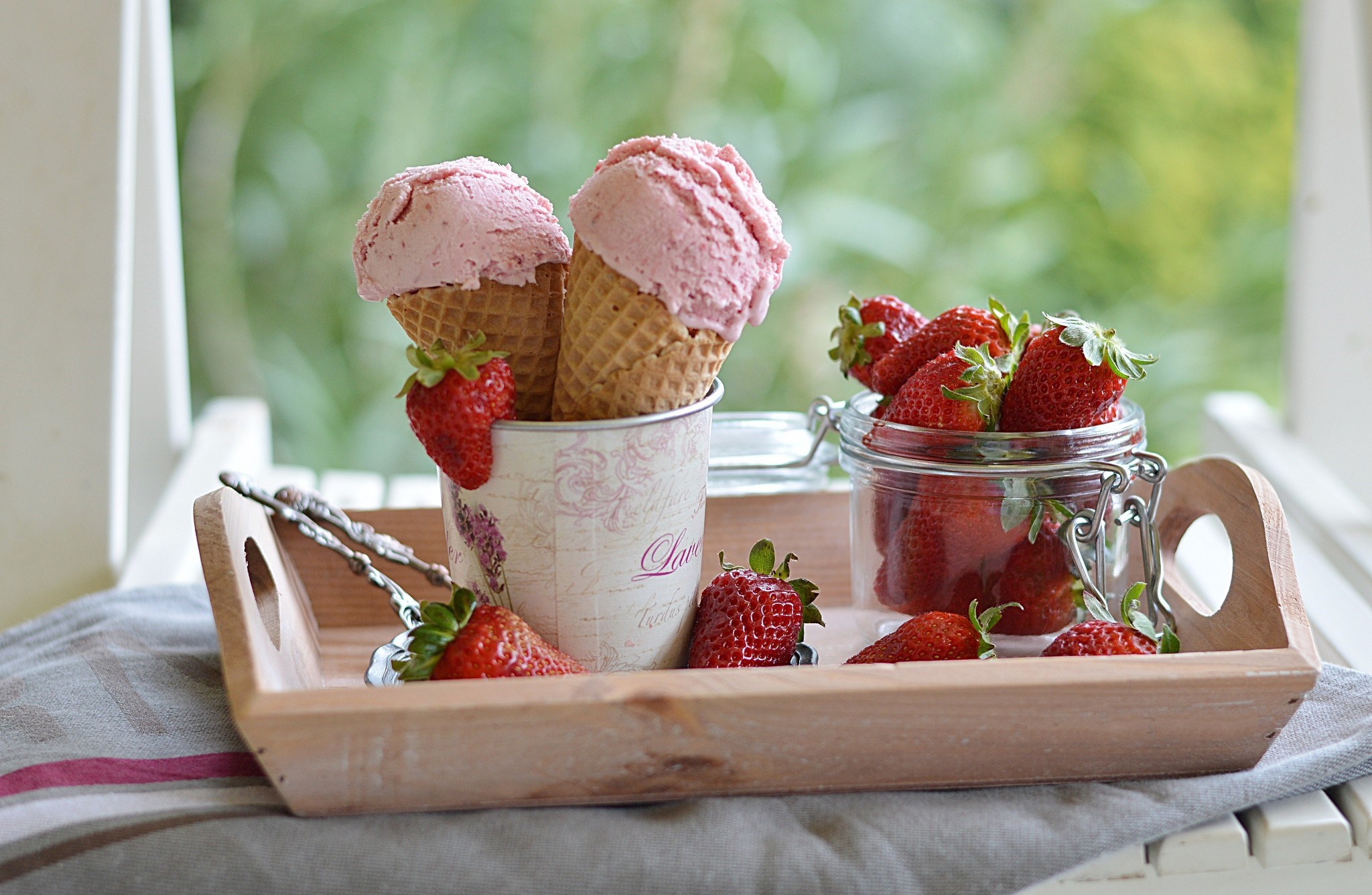 Laden Sie das Erdbeere, Eiscreme, Nahrungsmittel, Stillleben-Bild kostenlos auf Ihren PC-Desktop herunter