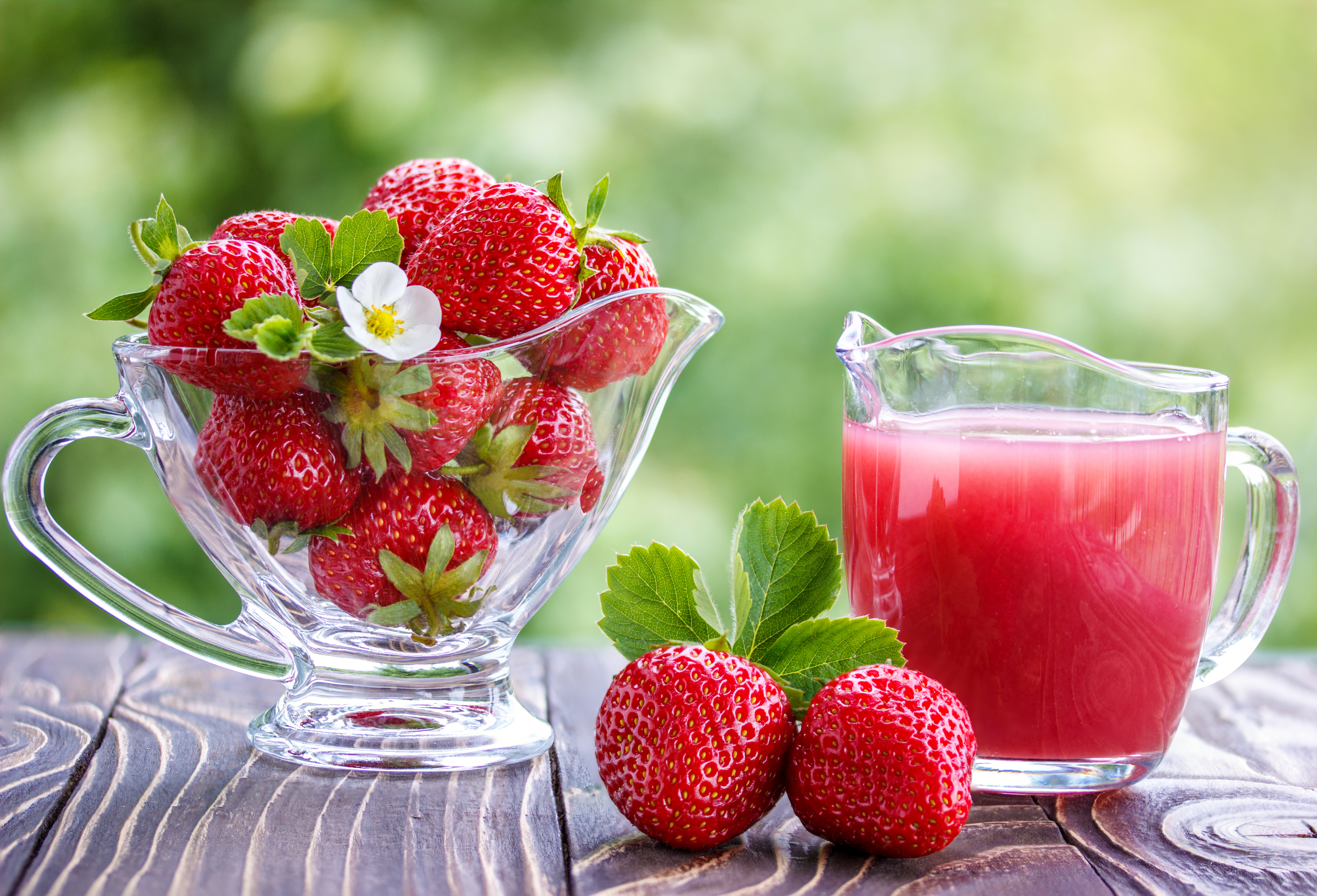Download mobile wallpaper Food, Strawberry, Berry, Fruit, Juice for free.