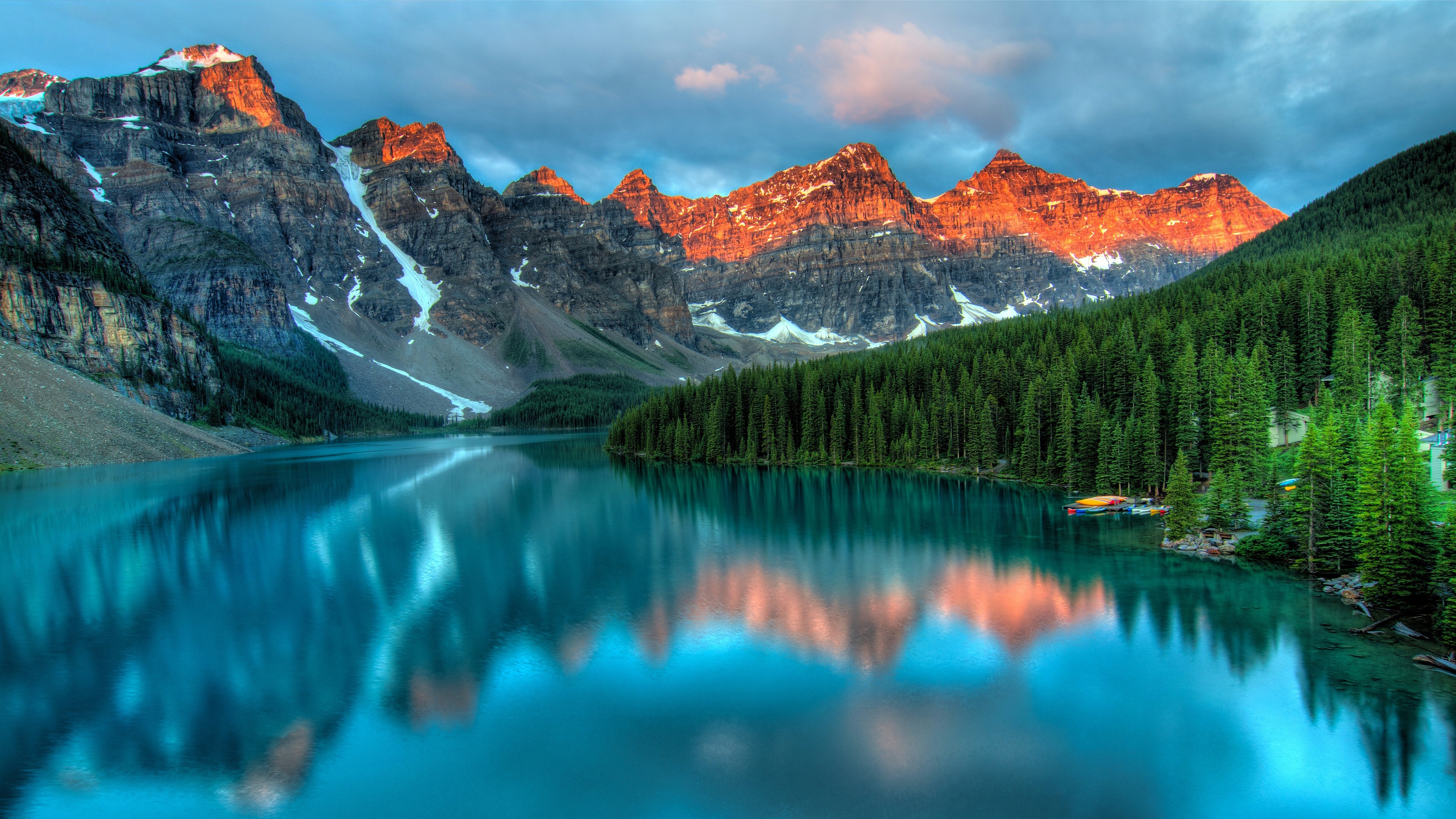 Скачать картинку Природа, Озера, Гора, Озеро, Отражение, Канада, Лес, Альберта, Земля/природа, Озеро Морейн в телефон бесплатно.