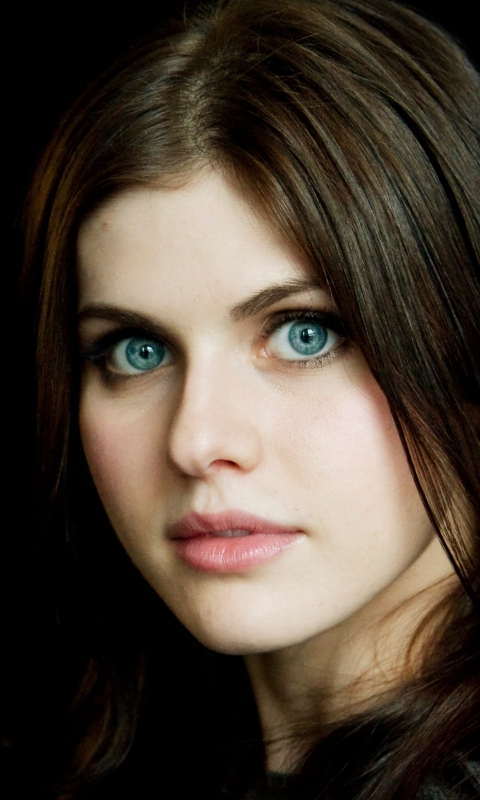 Download mobile wallpaper Celebrity, Alexandra Daddario for free.