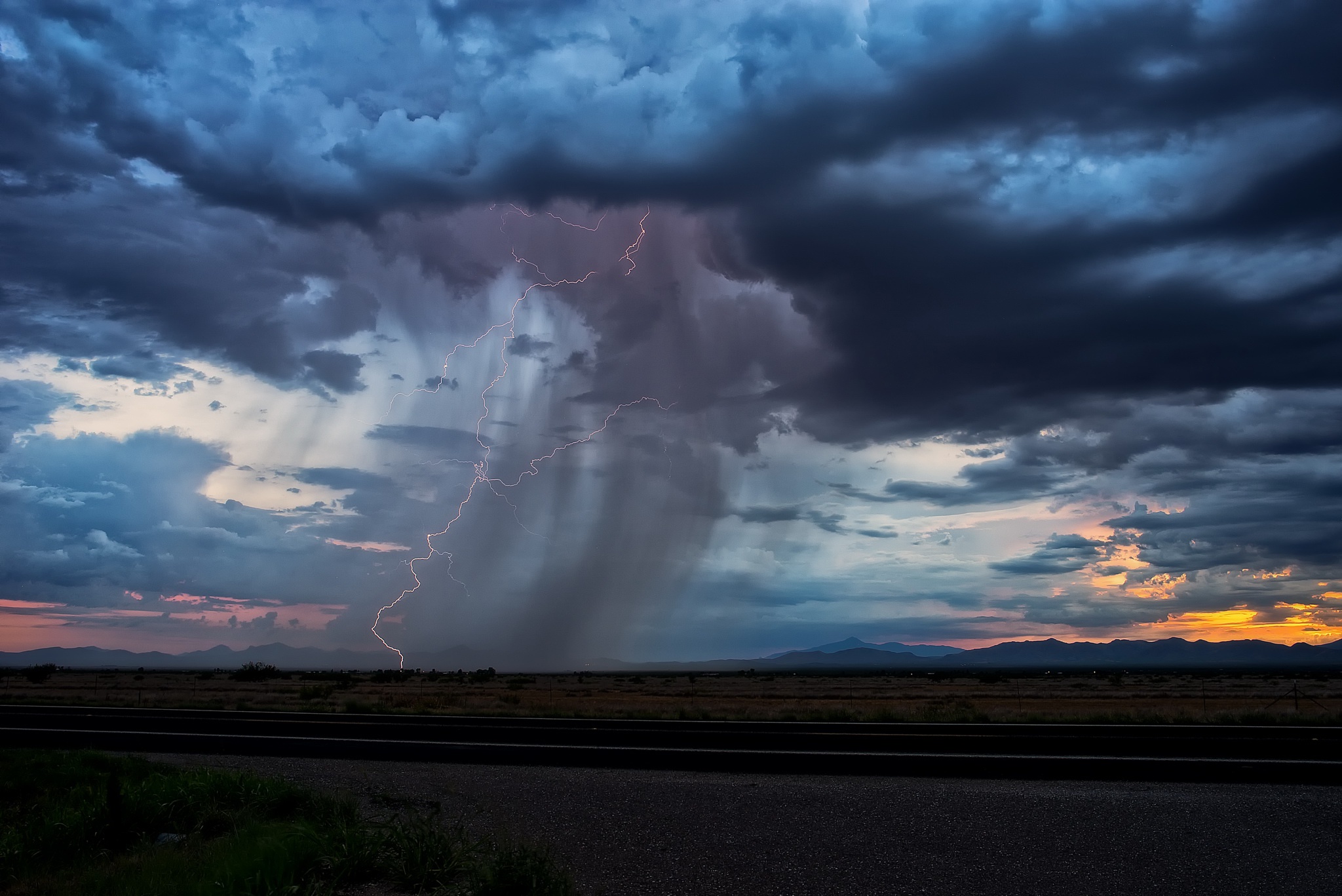 Download mobile wallpaper Nature, Sky, Lightning, Cloud, Photography for free.