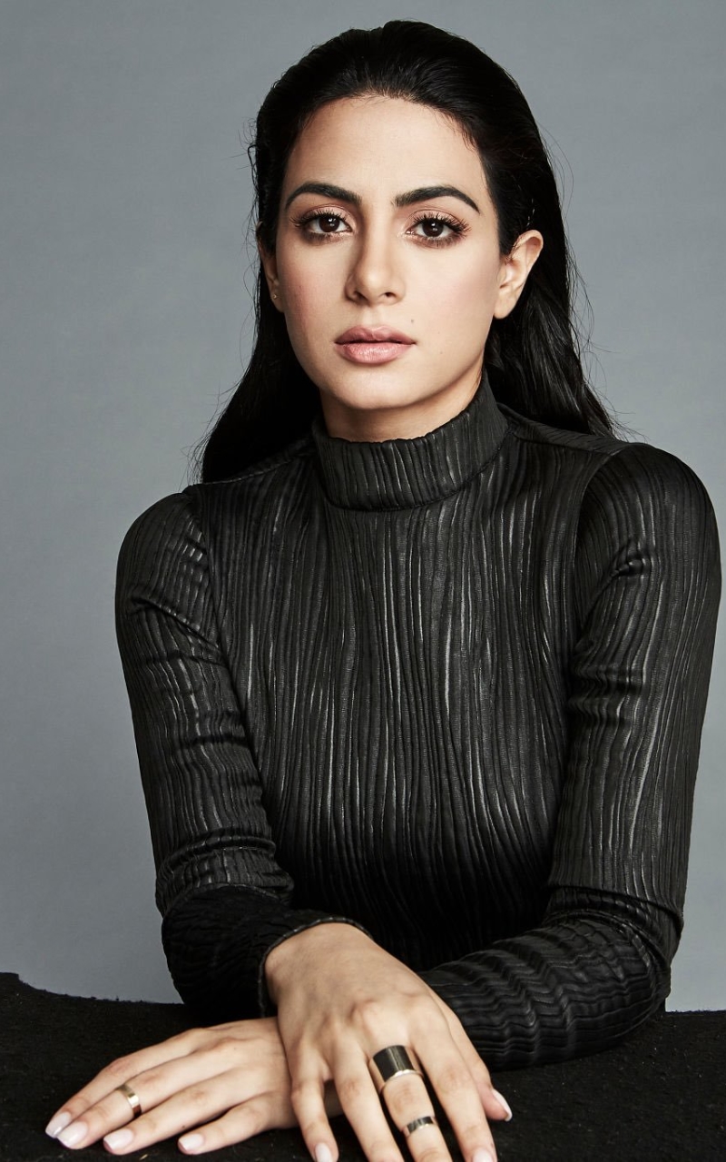 Download mobile wallpaper Celebrity, Actress, Emeraude Toubia for free.