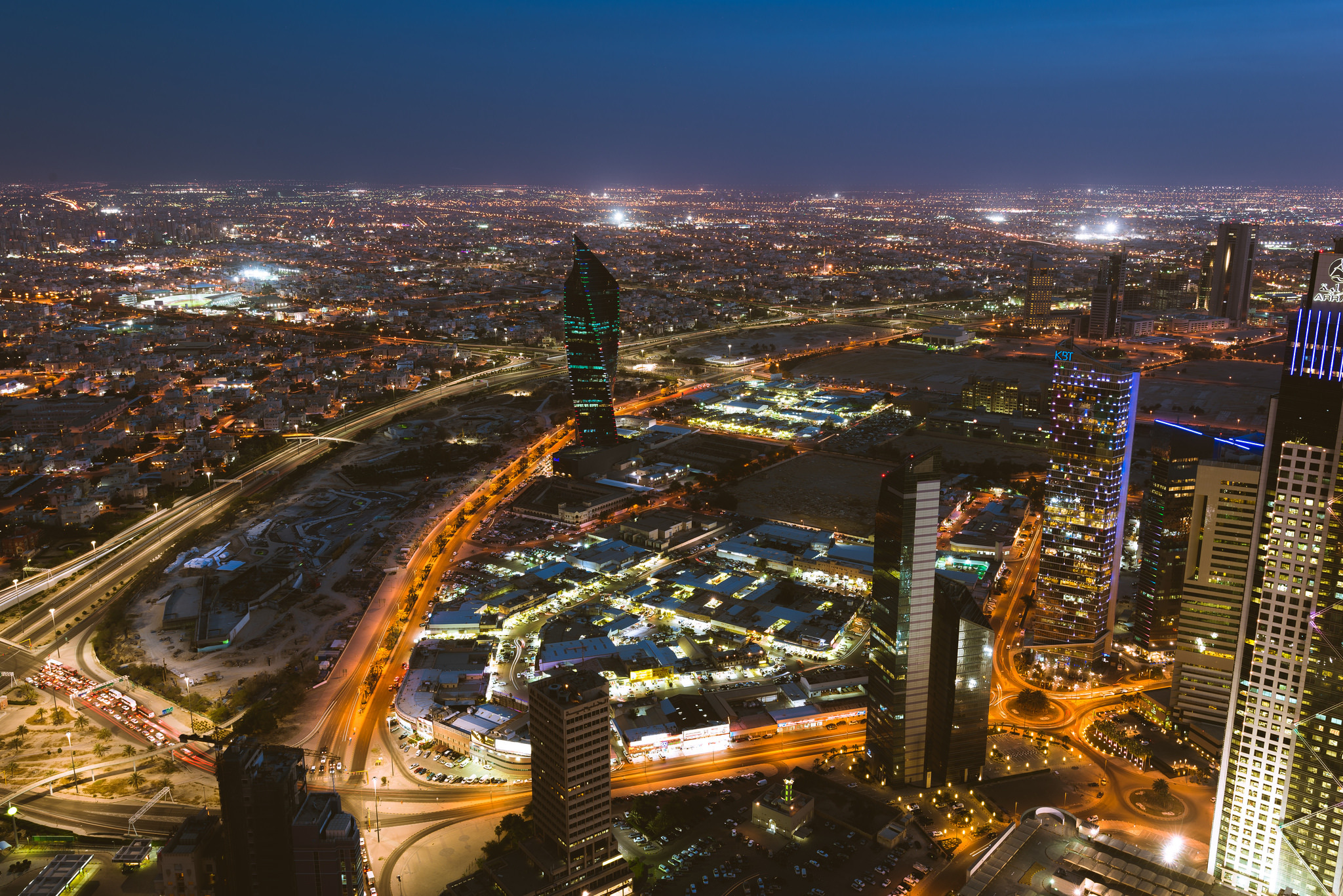417764 descargar fondo de pantalla hecho por el hombre, ciudad de kuwait, fotografía aérea, edificio, ciudad, paisaje urbano, horizonte, kuwait, luz, noche, rascacielos, ciudades: protectores de pantalla e imágenes gratis