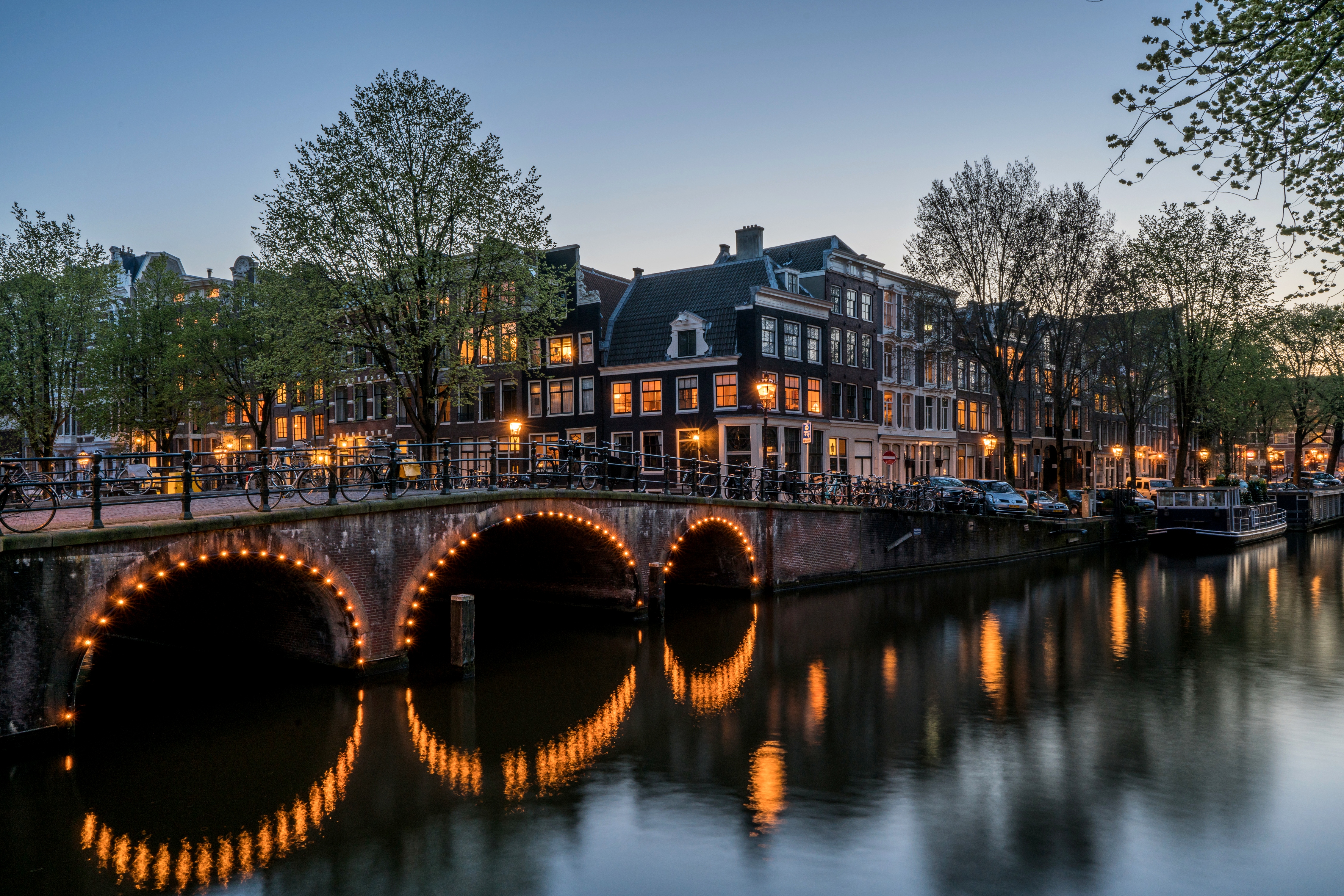 143172 скачать картинку города, здания, амстердам, мост, канал, кайзерграхт - обои и заставки бесплатно