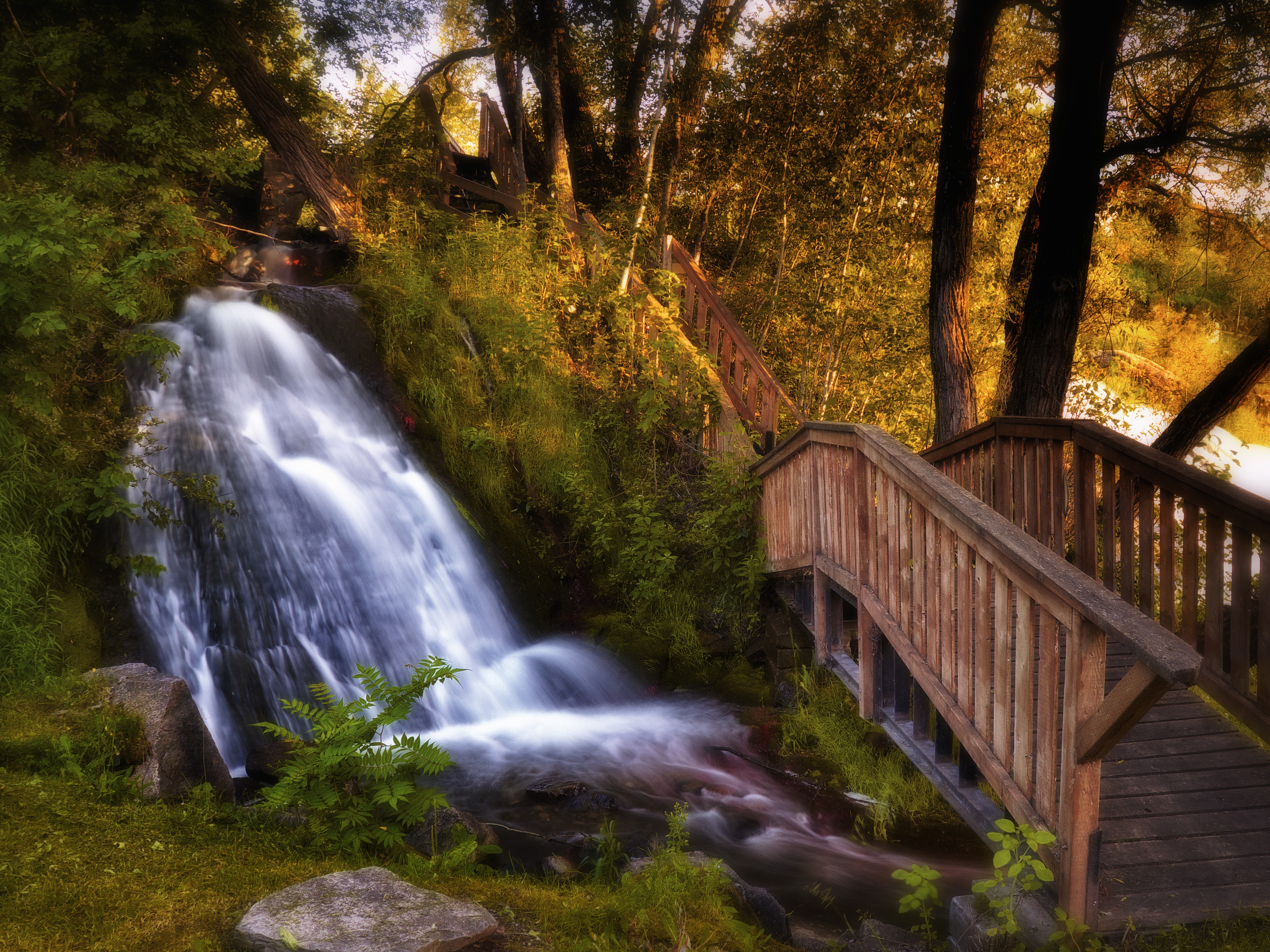 Laden Sie das Herbst, Kanada, Wasserfall, Brücke, Treppe, Strom, Brücken, Menschengemacht-Bild kostenlos auf Ihren PC-Desktop herunter