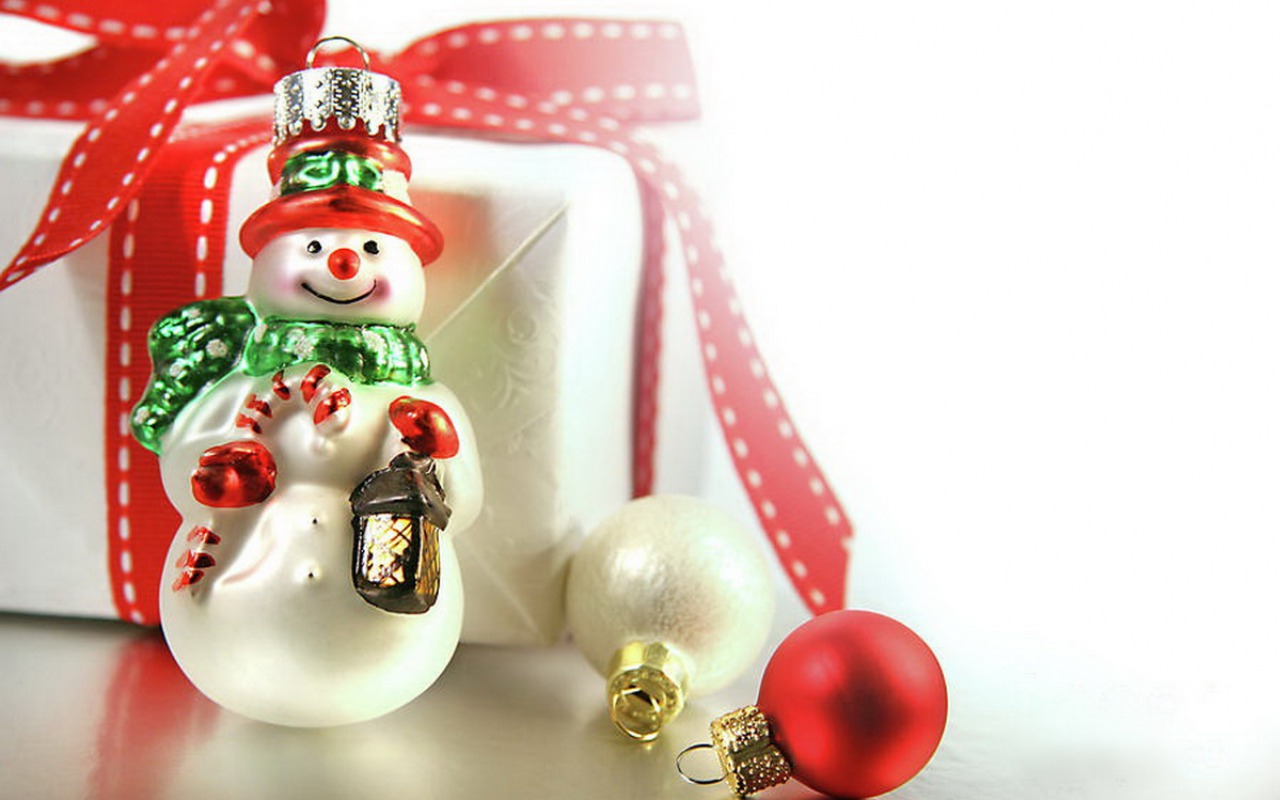 Free download wallpaper Snowman, Christmas, Holiday, Gift, Christmas Ornaments on your PC desktop